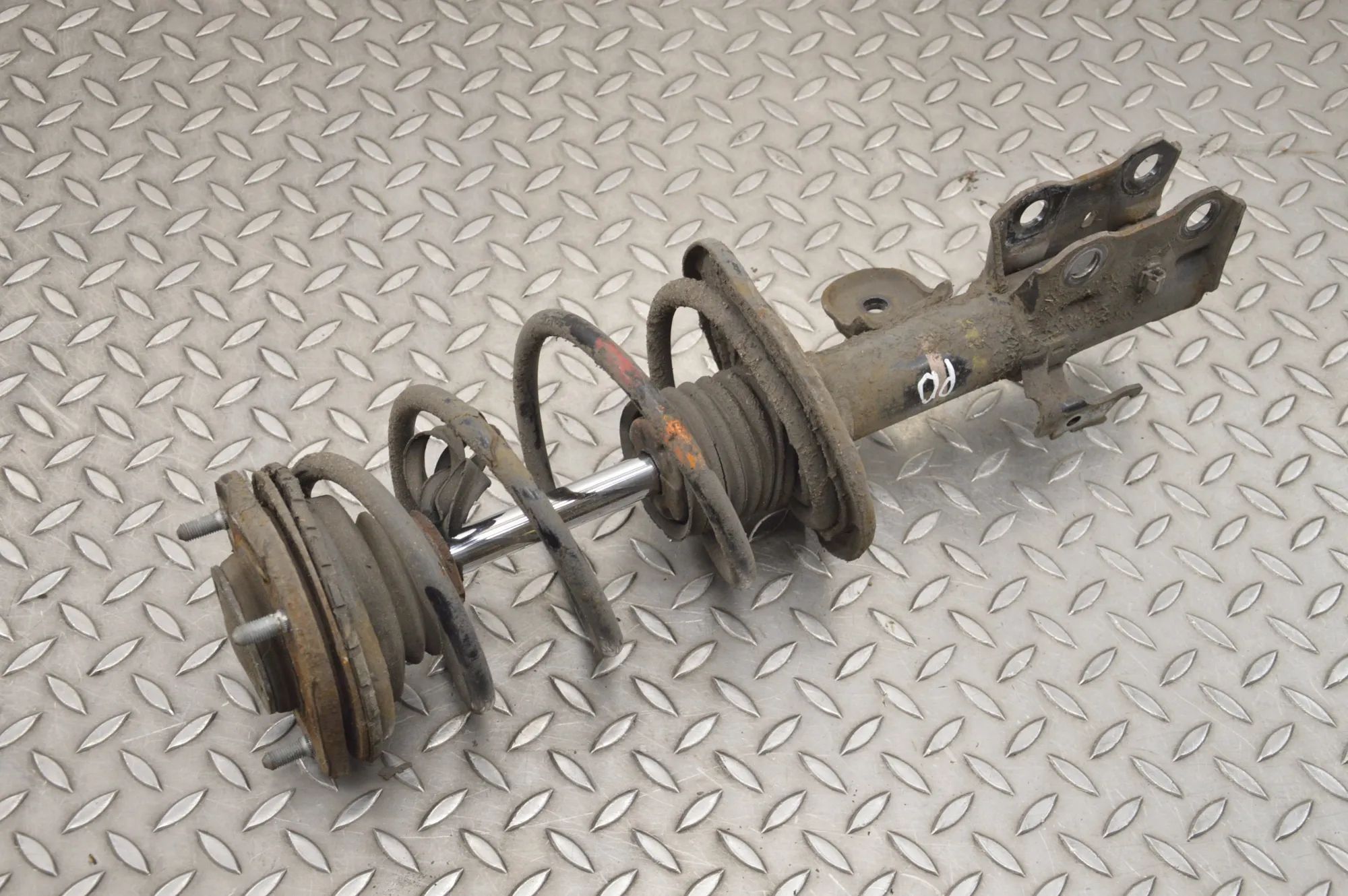 Toyota Prius Shock absorber — front right Shock absorber — front right — TOYOTA PRIUS (_W...