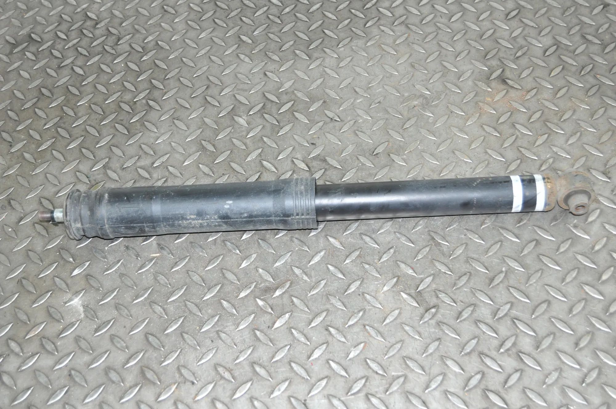 Toyota Prius+ Shock absorber — rear left Shock absorber — rear left — TOYOTA PRIUS (_W3_...