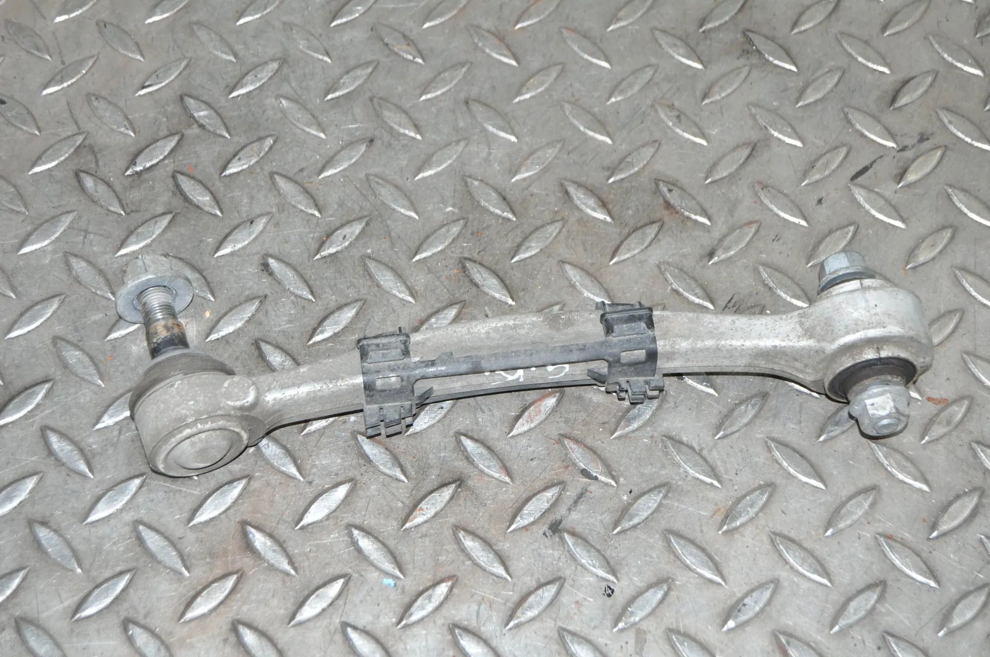 BMW 4 (F32 / F33 / F36) Control arm — rear left Control arm — rear left — BMW 4 SERIES (F32, F3...