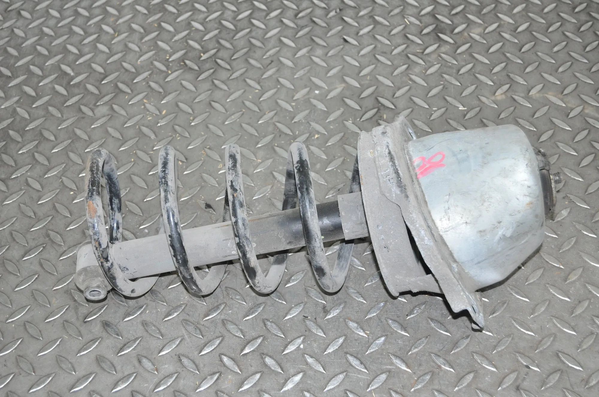 Volvo V70 Shock absorber — rear left Shock absorber — rear left — VOLVO V70 (II SW) ...