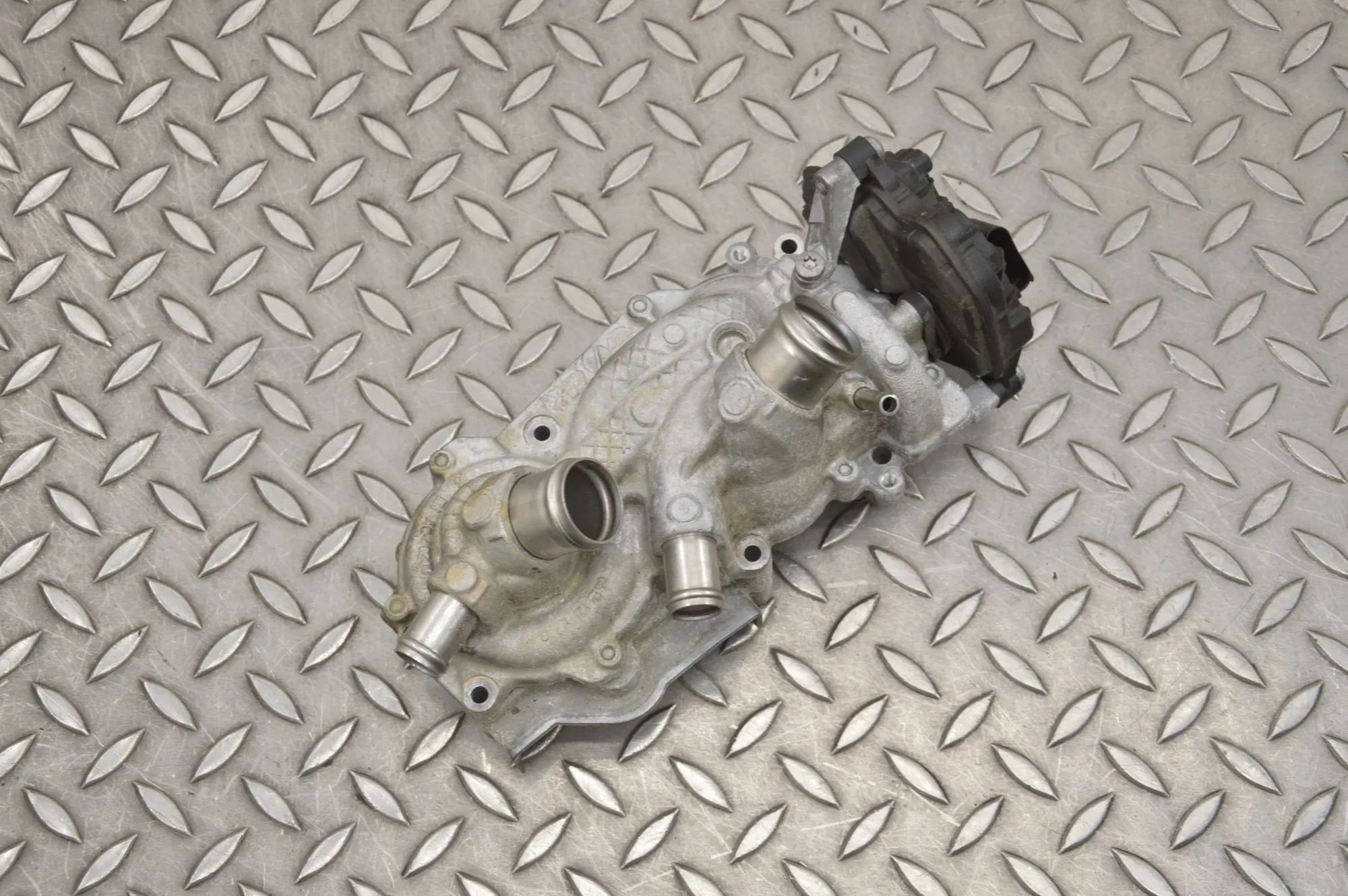 Volkswagen Golf 7 water pump Water pump — VW GOLF (VII 5G1, BQ1, BE1, BE2) (...