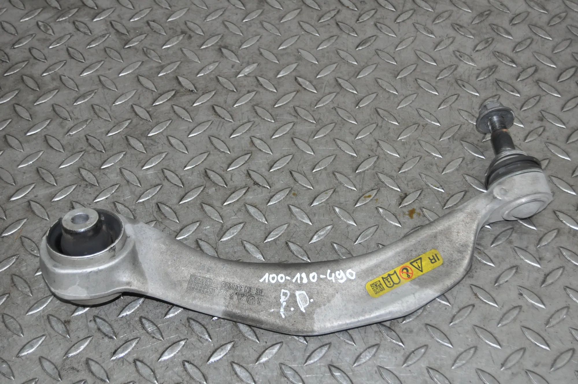 BMW 6 (F06 / F12 / F13) Front Right Curved Control Arm Front Right Curved Control Arm — BMW 6 SERIES (...