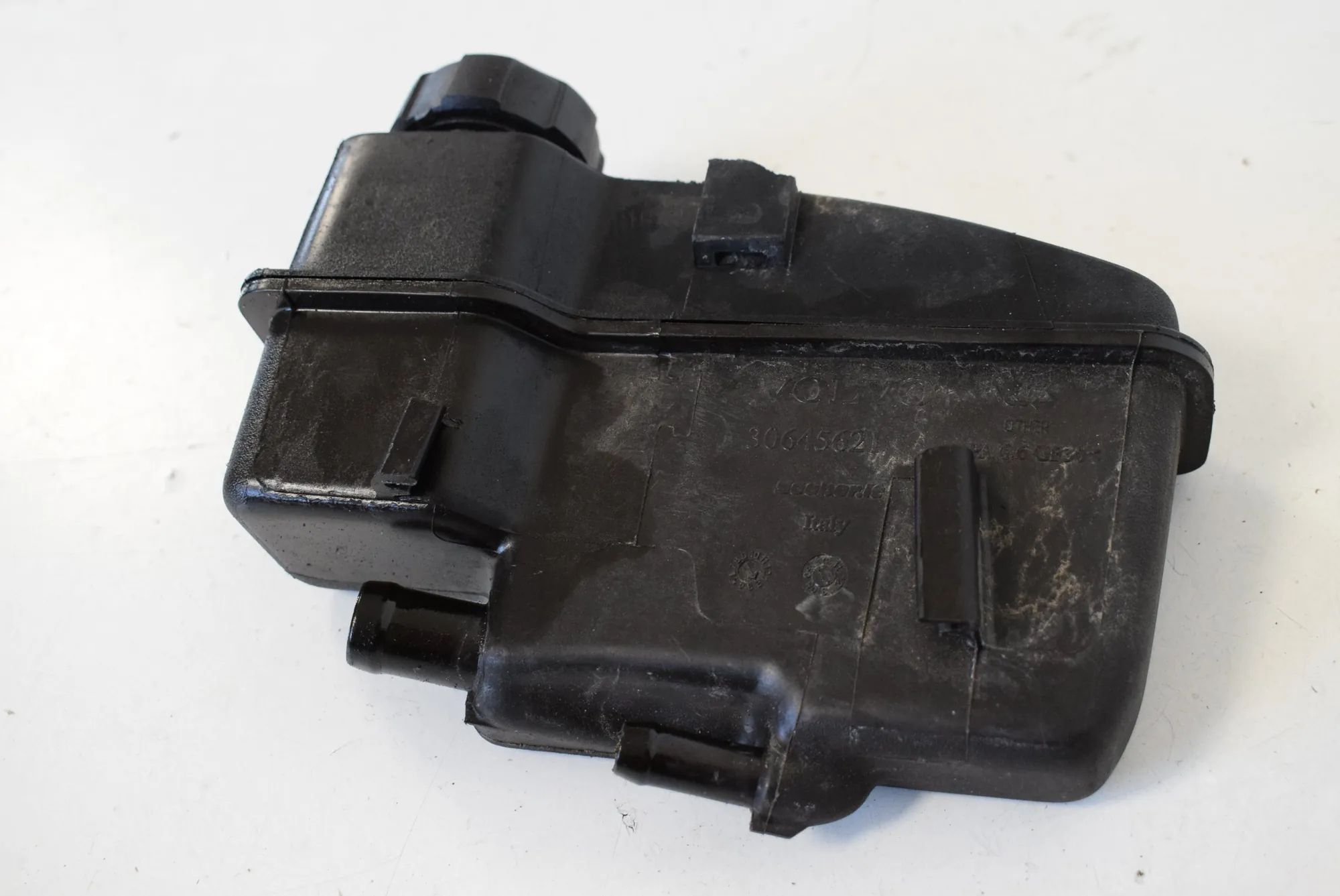 Volvo XC90 Power steering fluid reservoir Power steering fluid reservoir — VOLVO XC90 (I)...