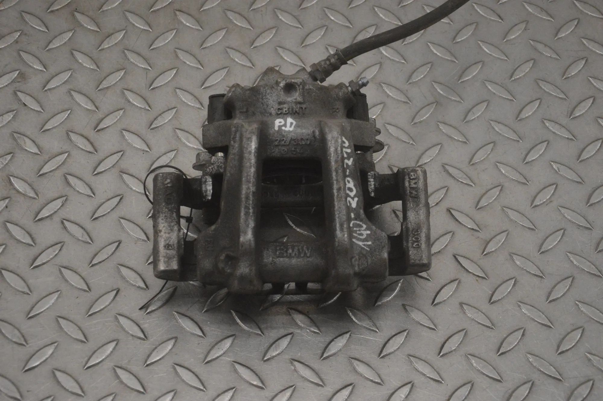 BMW 3 (F30 / F31) Brake caliper — front right Brake caliper — front right — BMW 3 SERIES (F30...