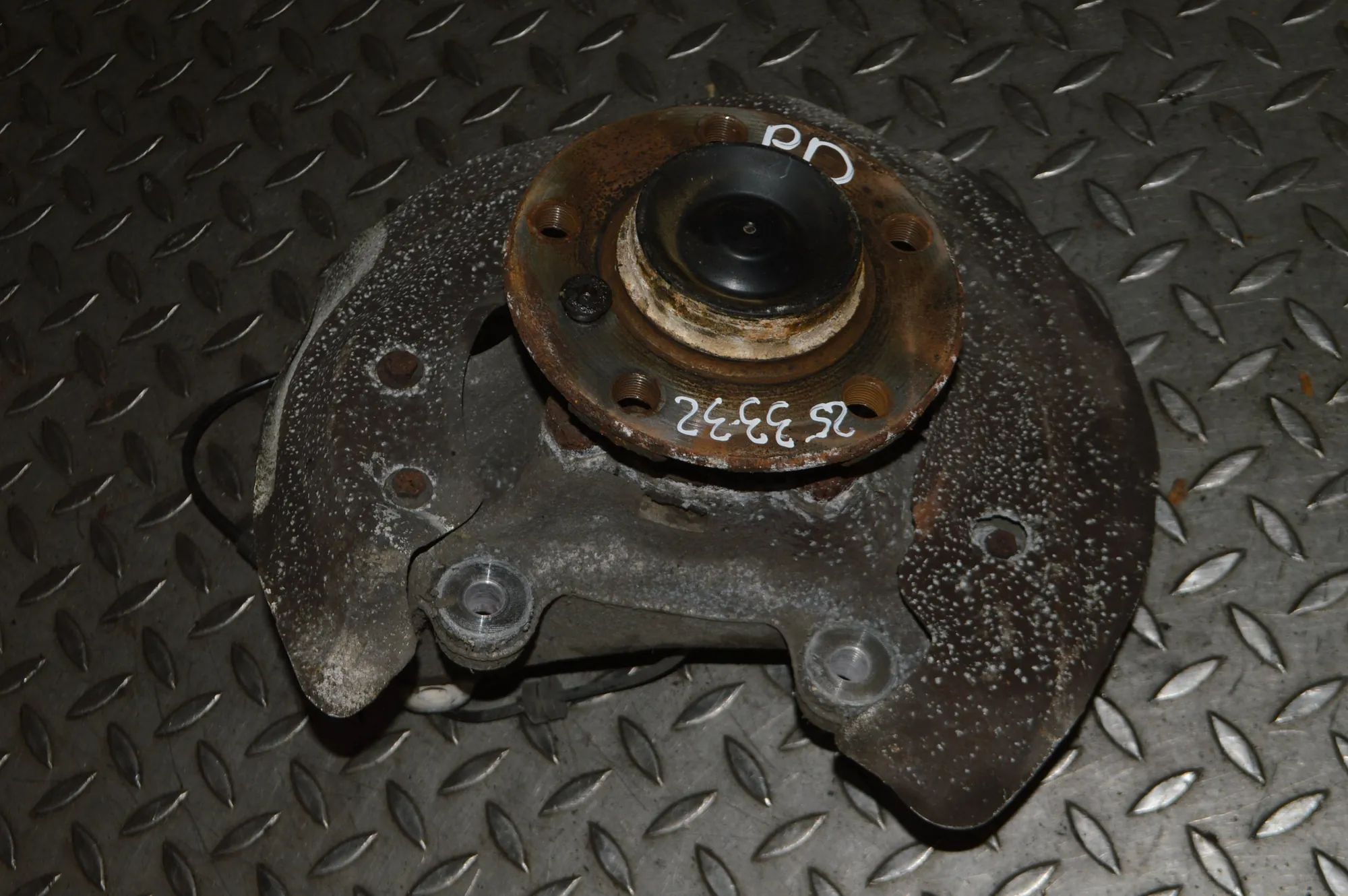 BMW 3 (F30 / F31) Front Right Wheel Hub Front Right Wheel Hub — BMW 3 SERIES (F30, F31,...