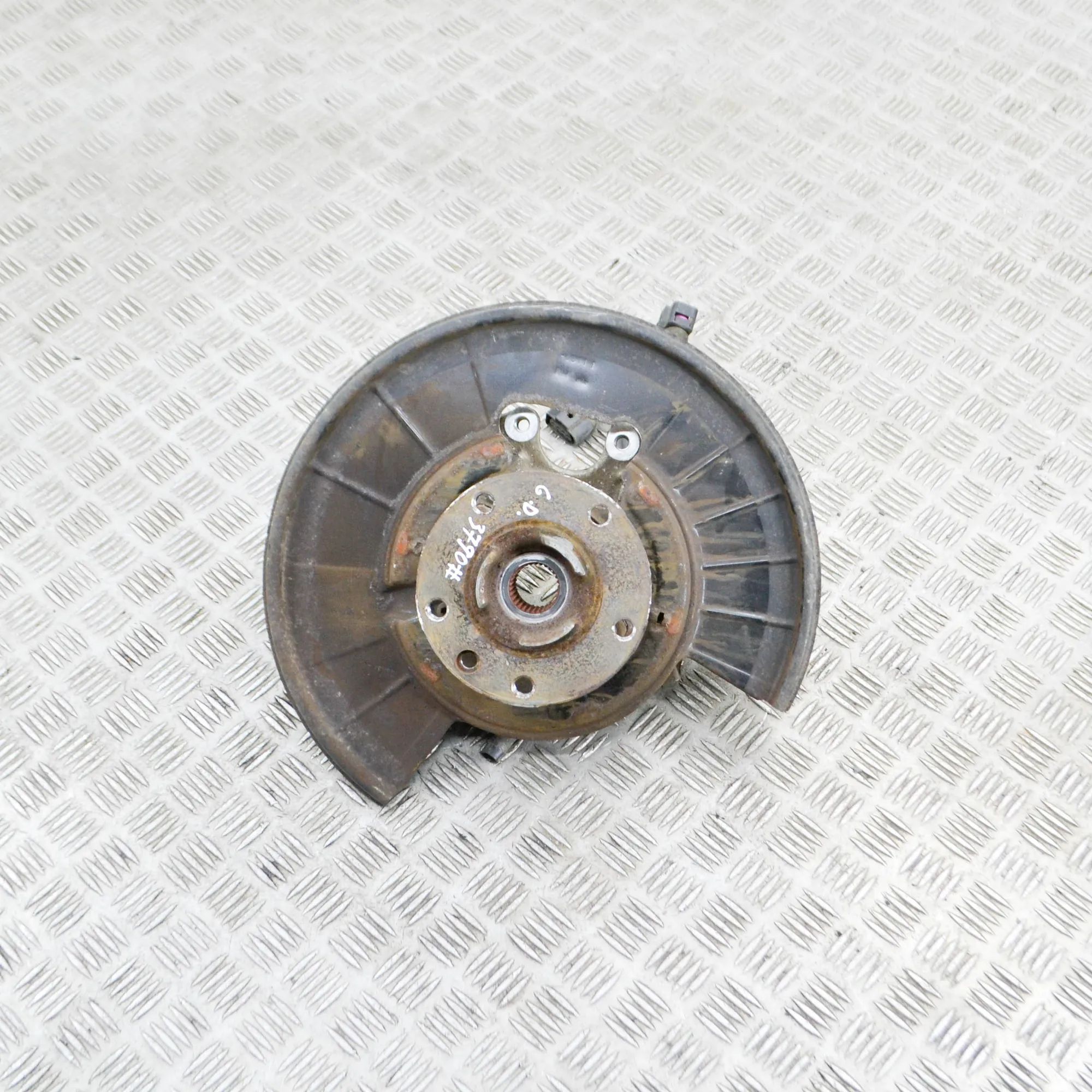 Porsche Cayenne Rear Right Wheel Hub Rear Right Wheel Hub — PORSCHE CAYENNE (92A) (2...