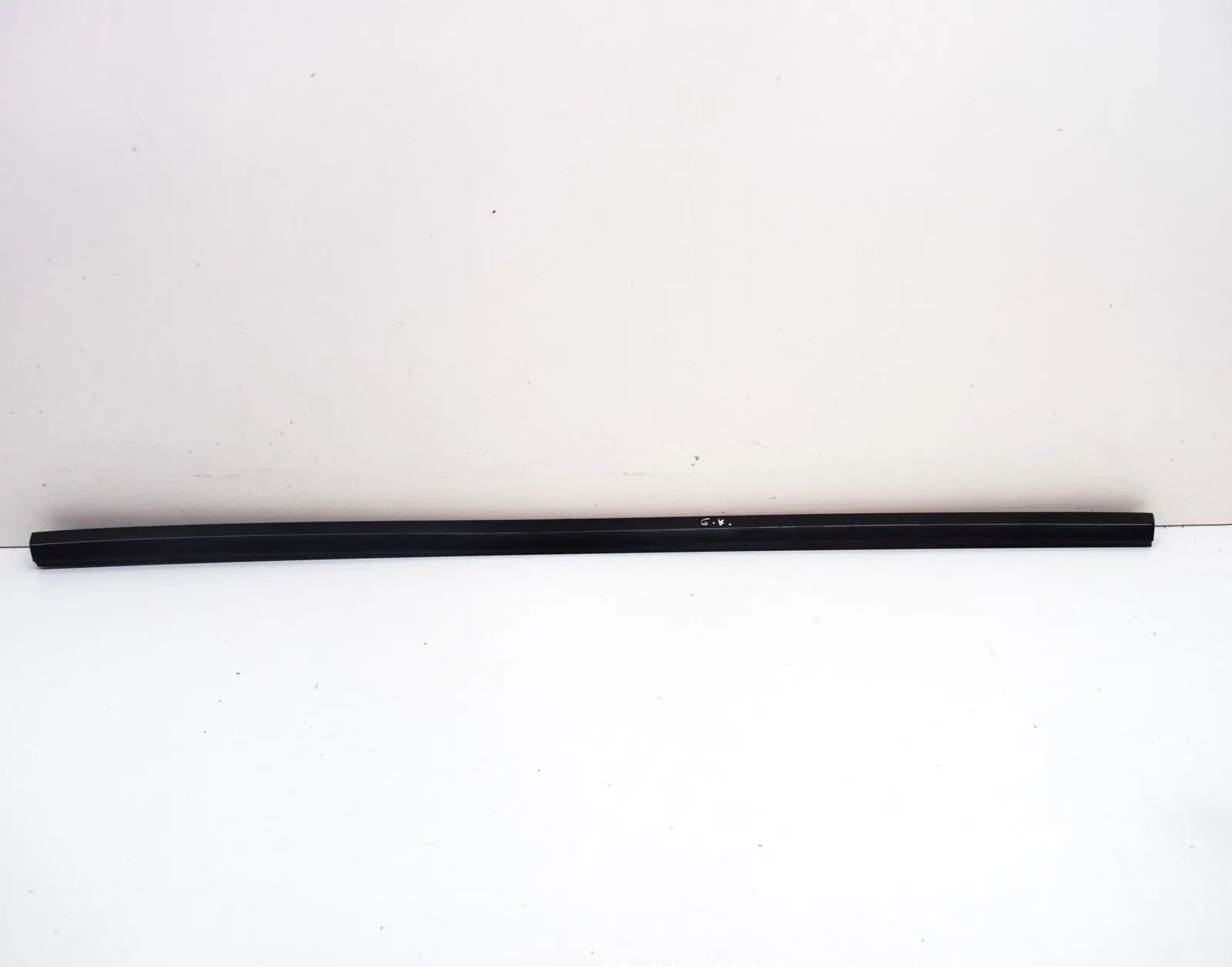 Tesla Model 3 Door window strip — rear left Door window strip — rear left — TESLA MODEL 3 (...