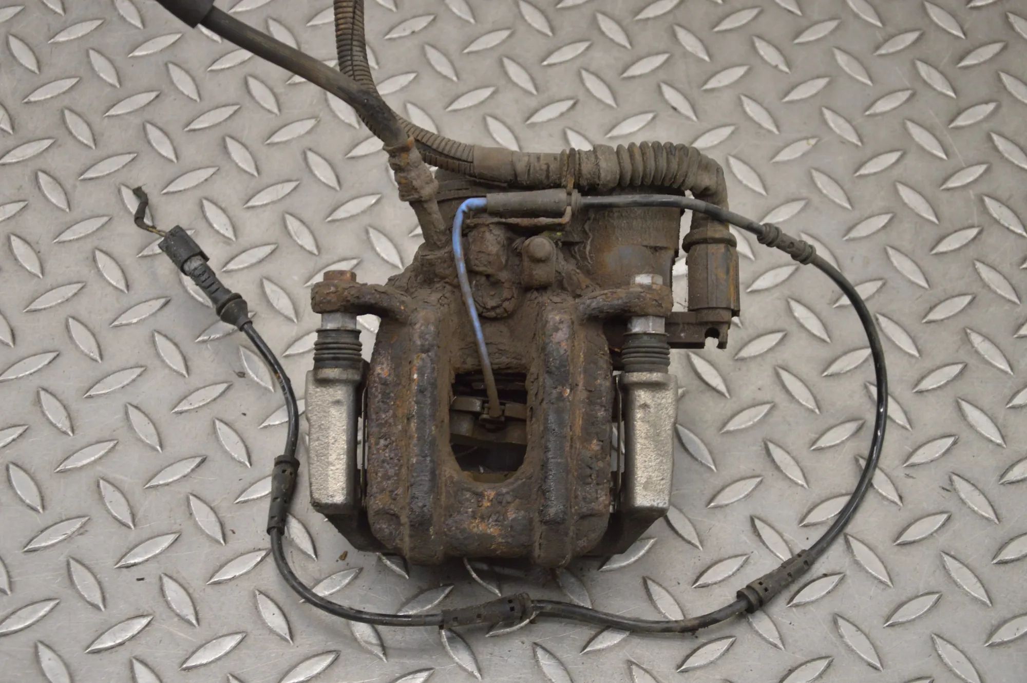 BMW 5 (F10 / F11) Brake caliper — rear right Brake caliper — rear right — BMW 5 SERIES (F10)...