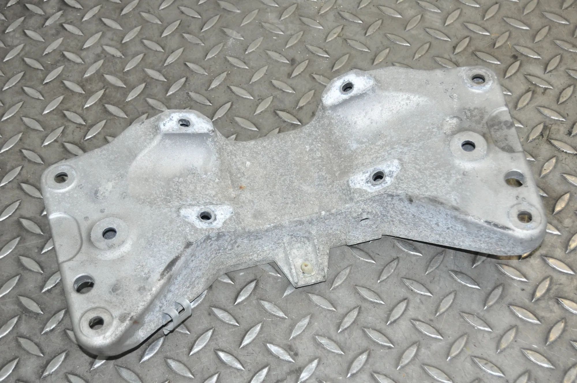 BMW 5 (F10 / F11) Gearbox Support Mount Bracket Gearbox Support Mount Bracket — BMW 5 SERIES (F...