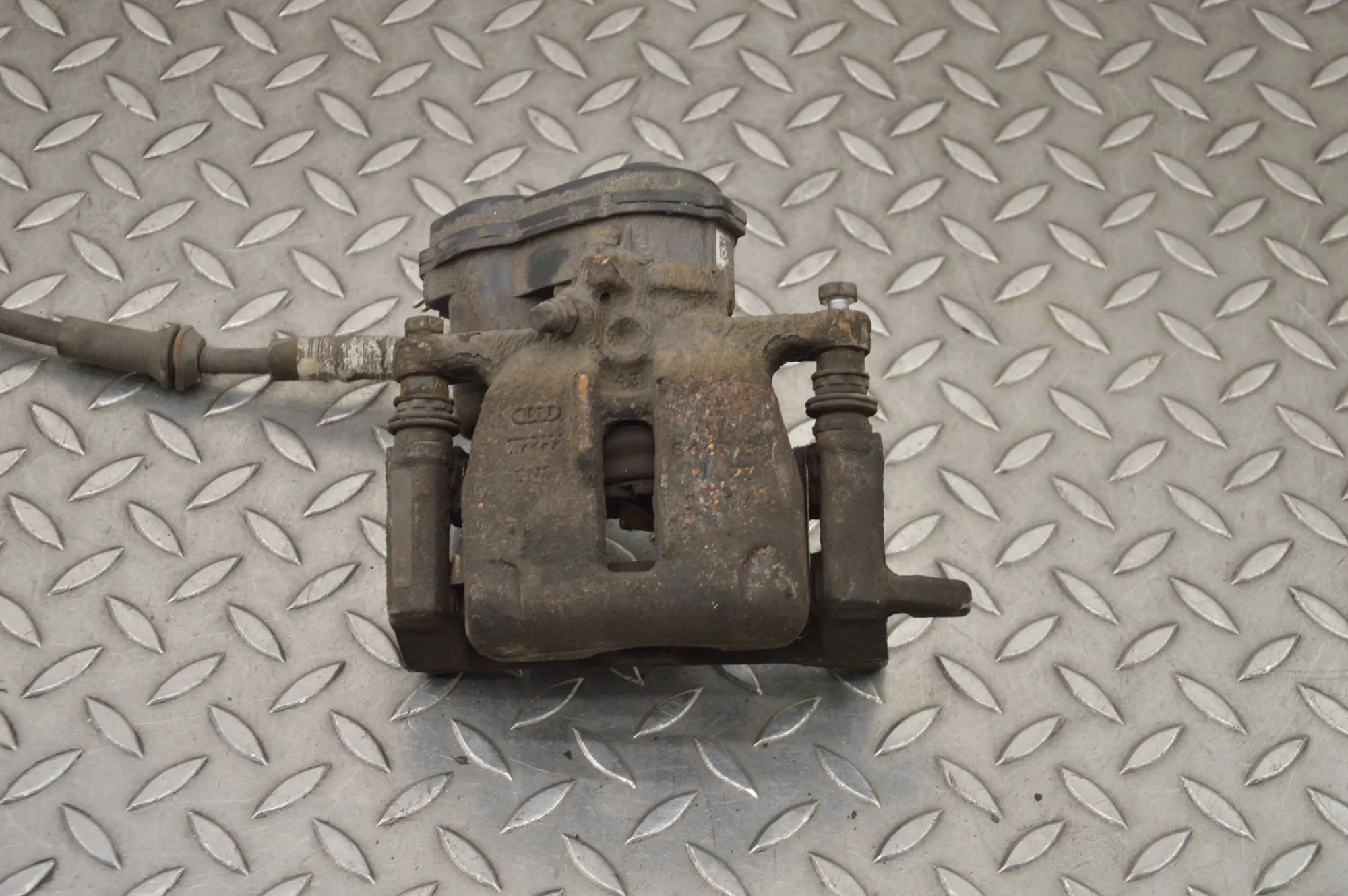 Audi A5 (B8) Brake caliper — rear right Brake caliper — rear right — AUDI A5 (Sportback...