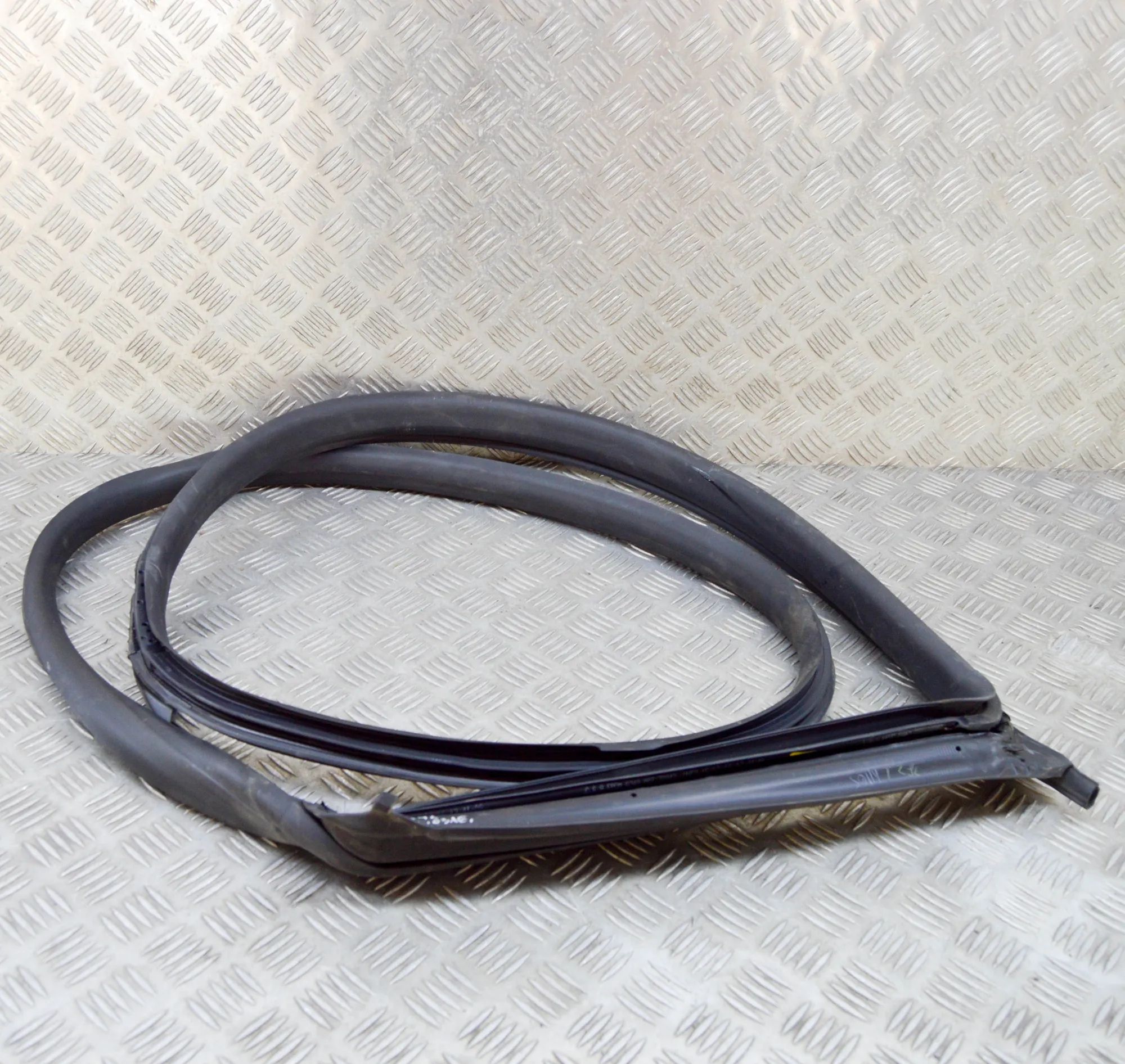 Maserati Ghibli Door rubber seal — front right Door rubber seal — front right — MASERATI GHIBL...