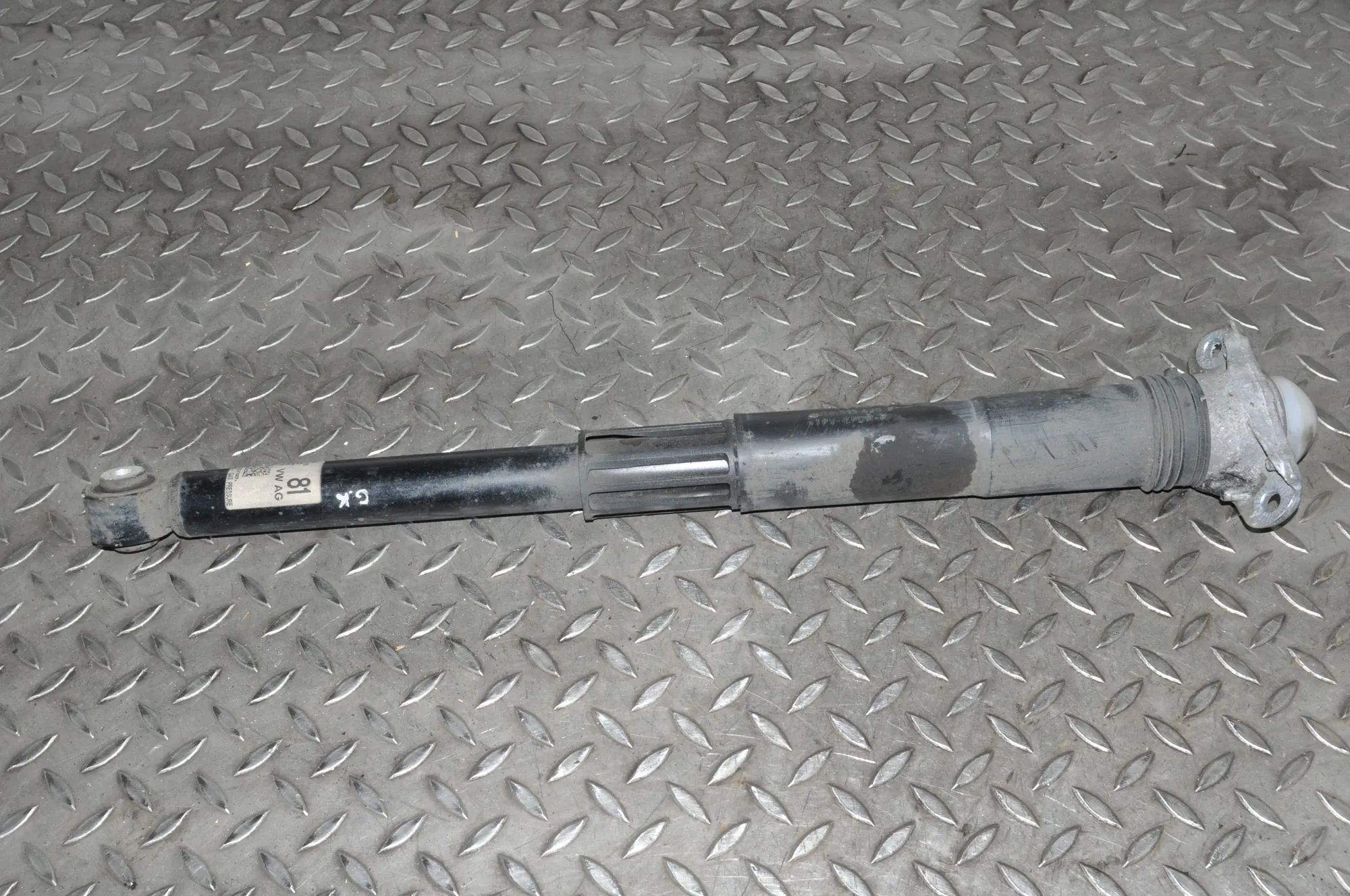 Volkswagen Golf 7 Shock absorber — rear left Shock absorber — rear left — VW GOLF (VII 5G1, ...
