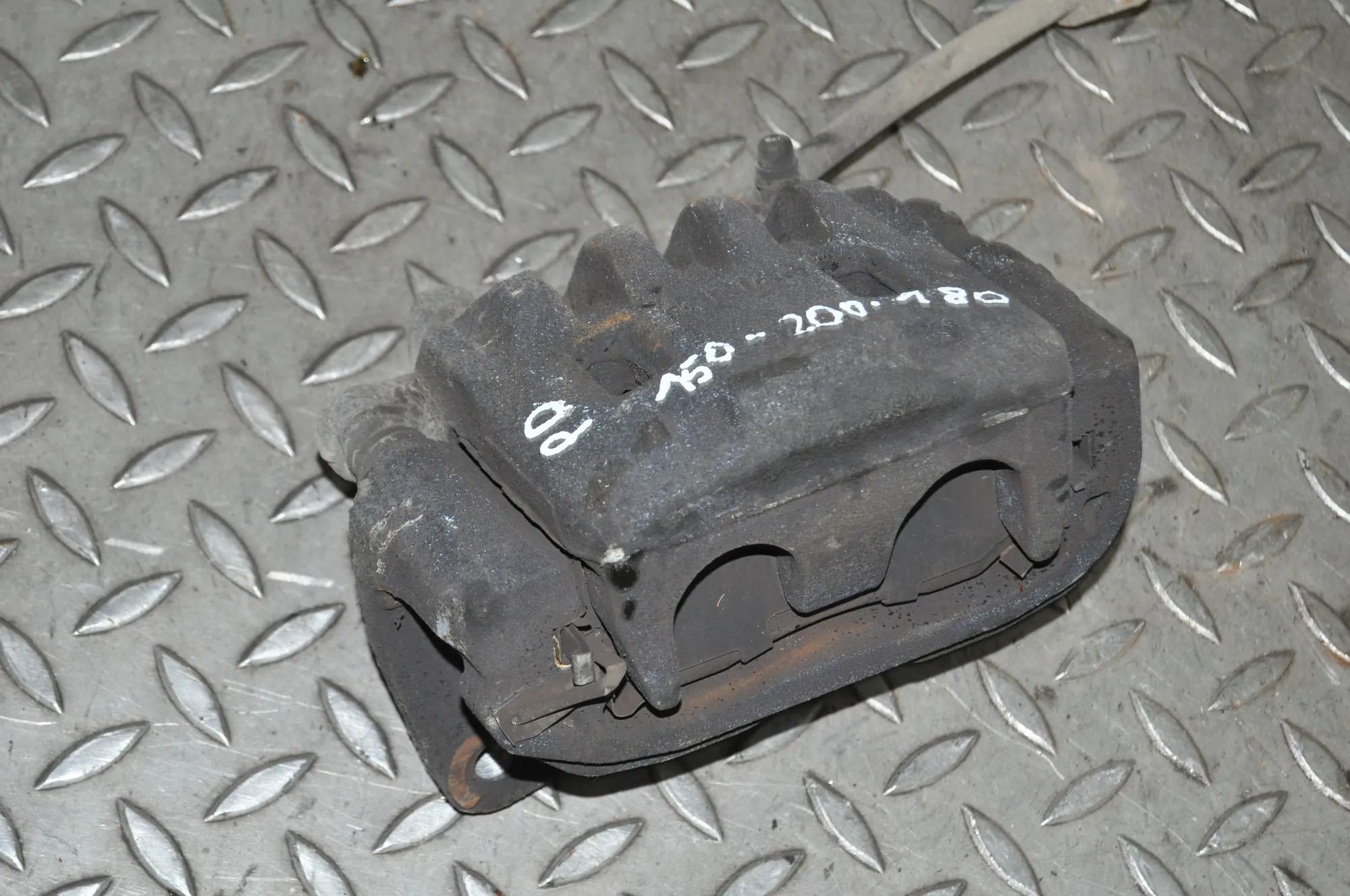 Subaru XV Brake caliper — front right Brake caliper — front right — SUBARU XV (_GP_) ...