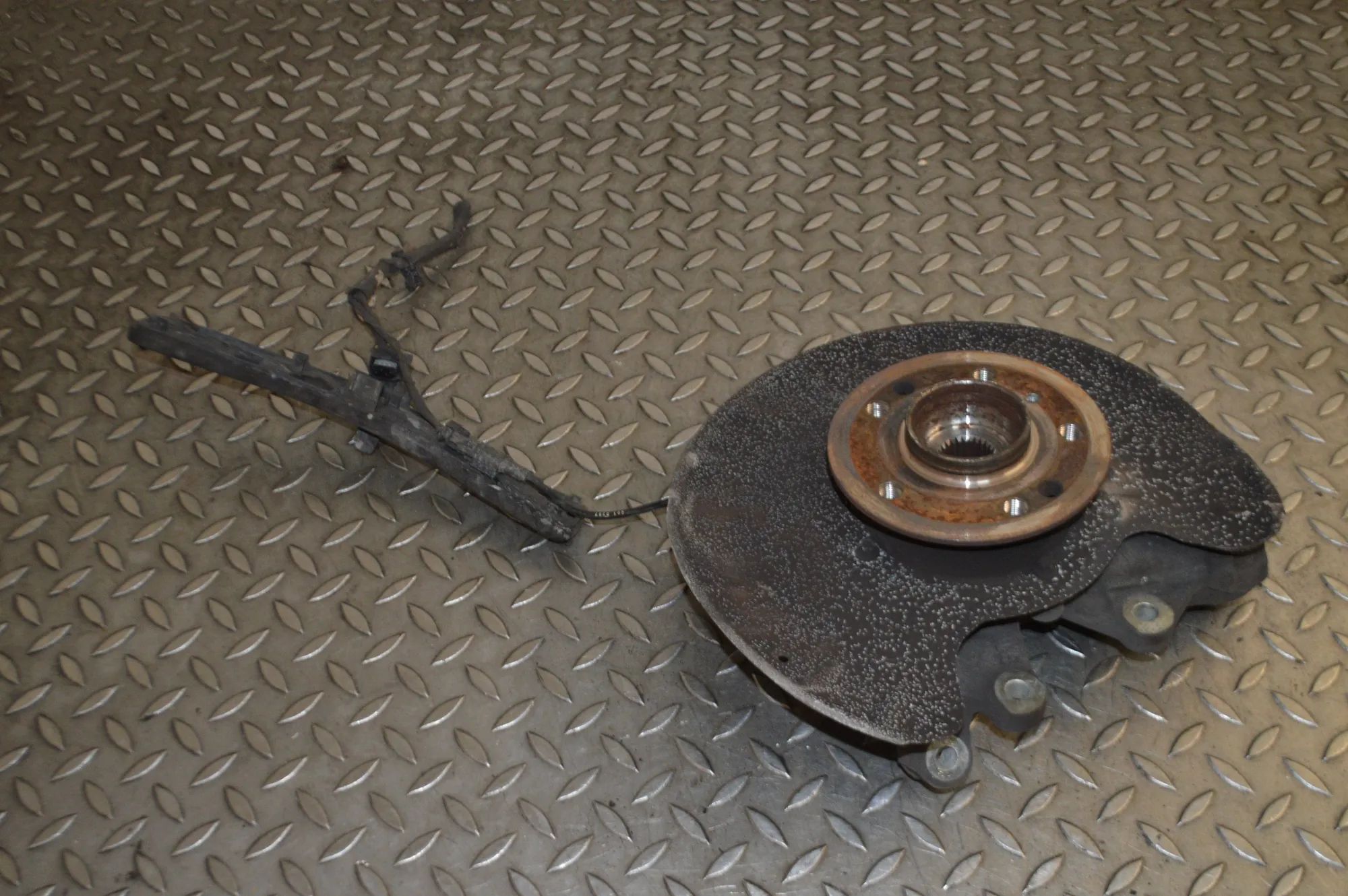 Mercedes-Benz GL / GLS (X166) Rear Left Wheel Hub Spindle Rear Left Wheel Hub Spindle — MERCEDES BENZ GLS...