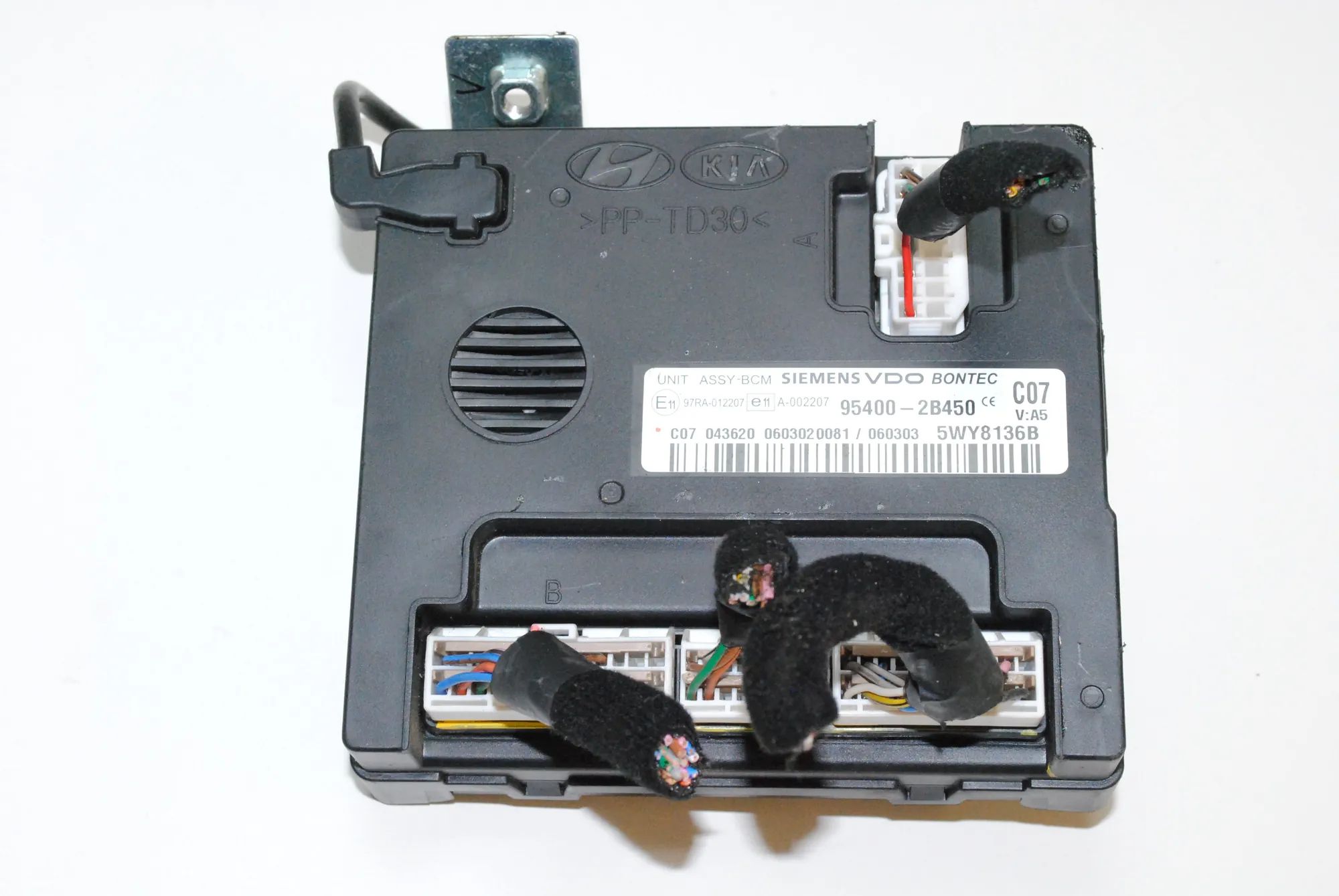 Hyundai Santa Fe Comfort Control Unit Comfort Control Unit — HYUNDAI SANTA (FÉ II CM)...