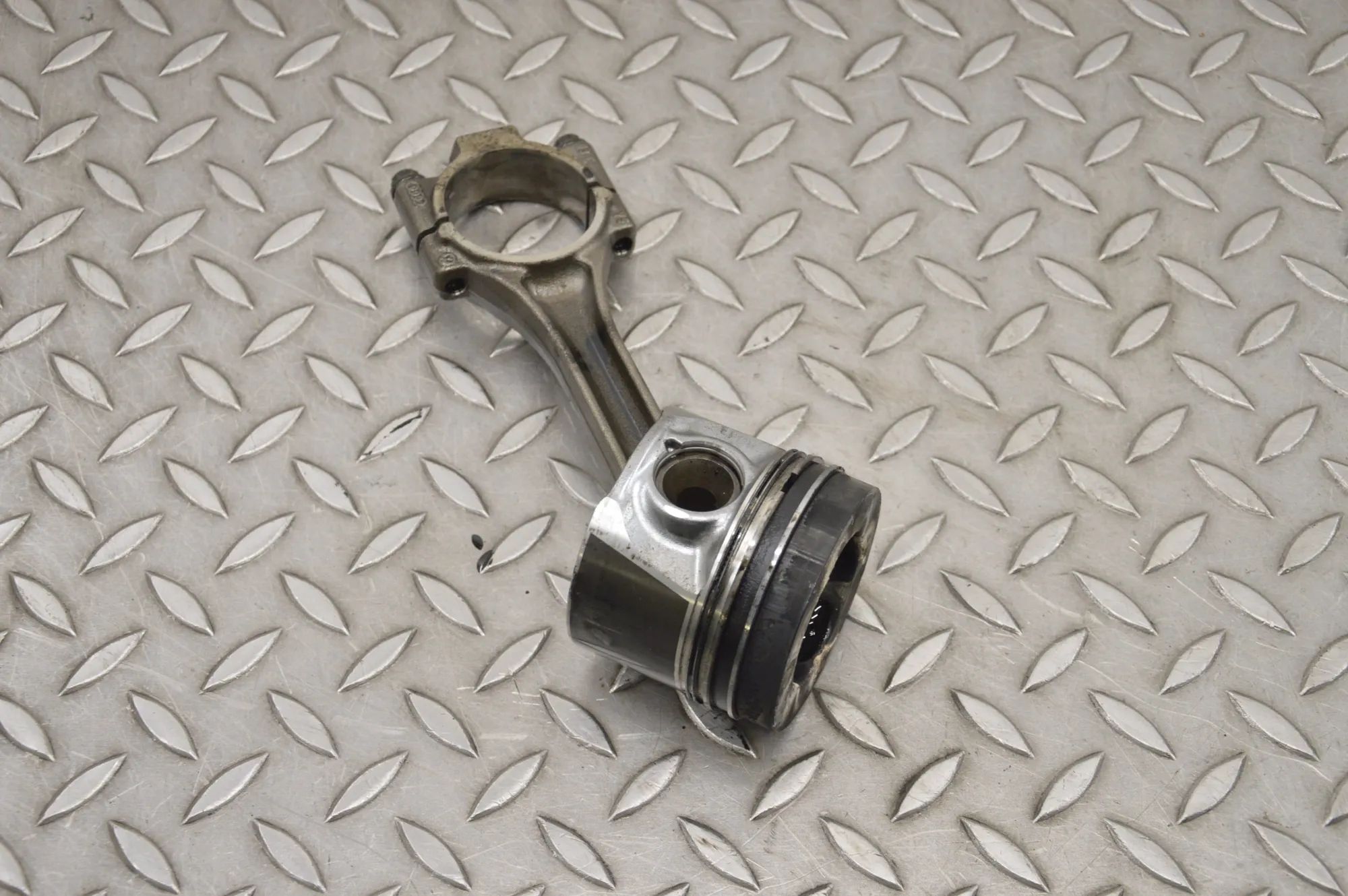 Volkswagen Polo Piston Piston — VW POLO (6R, 6C) (2009-...) — I411174
...