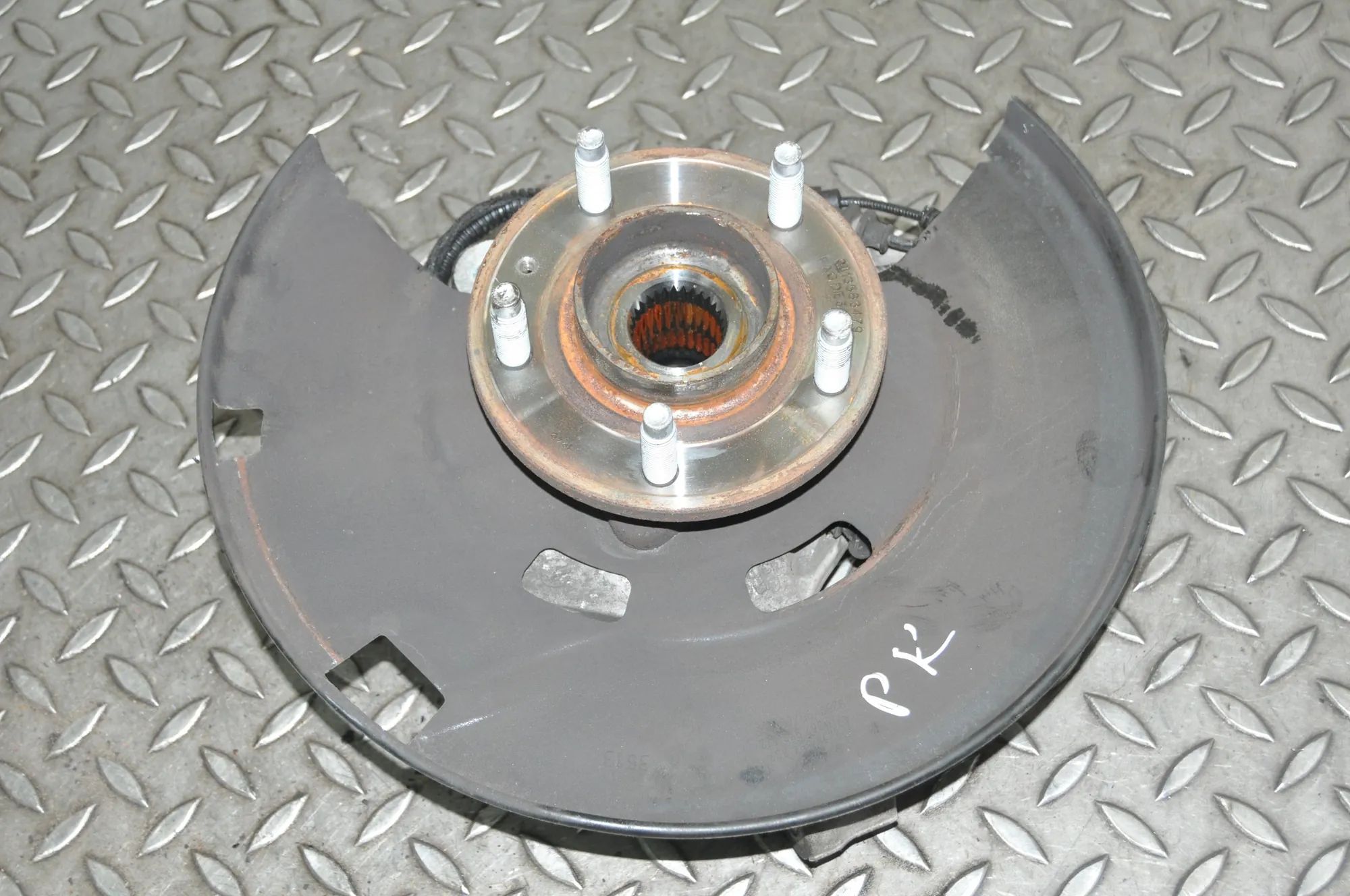 Opel Cascada Front Left Wheel Hub Front Left Wheel Hub — OPEL CASCADA (W13) (2013...