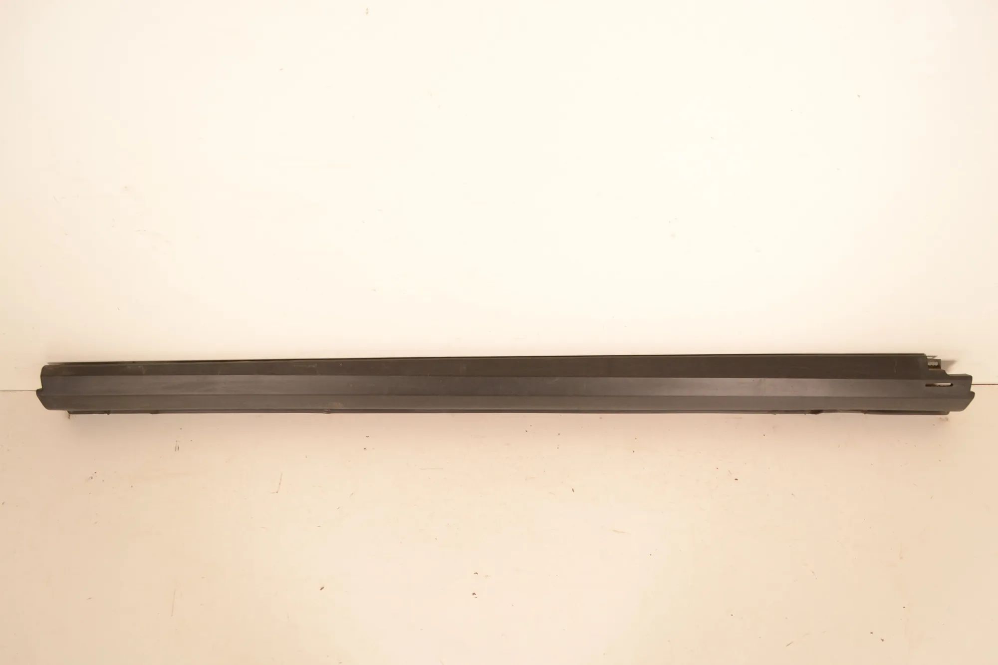 Land Rover Range Rover Evoque Right Side Plastic Sideskirt Cover Right Side Plastic Sideskirt Cover — LAND ROVER...