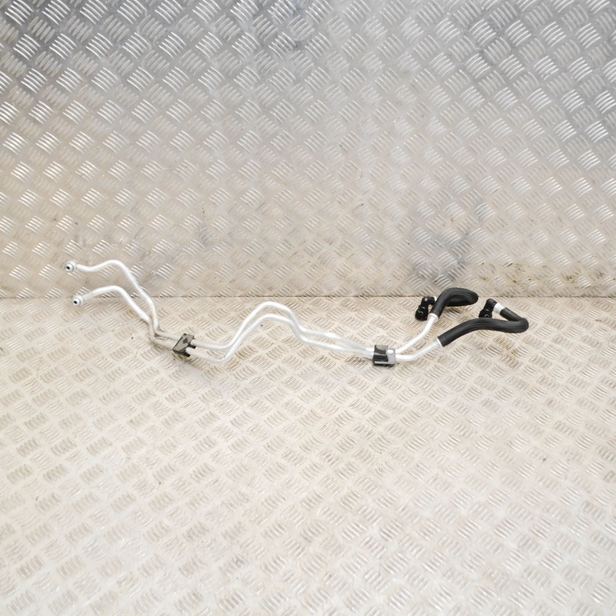 Land Rover Range Rover Velar Gearbox cooling pipe Gearbox cooling pipe — LAND ROVER RANGE ROVER V...