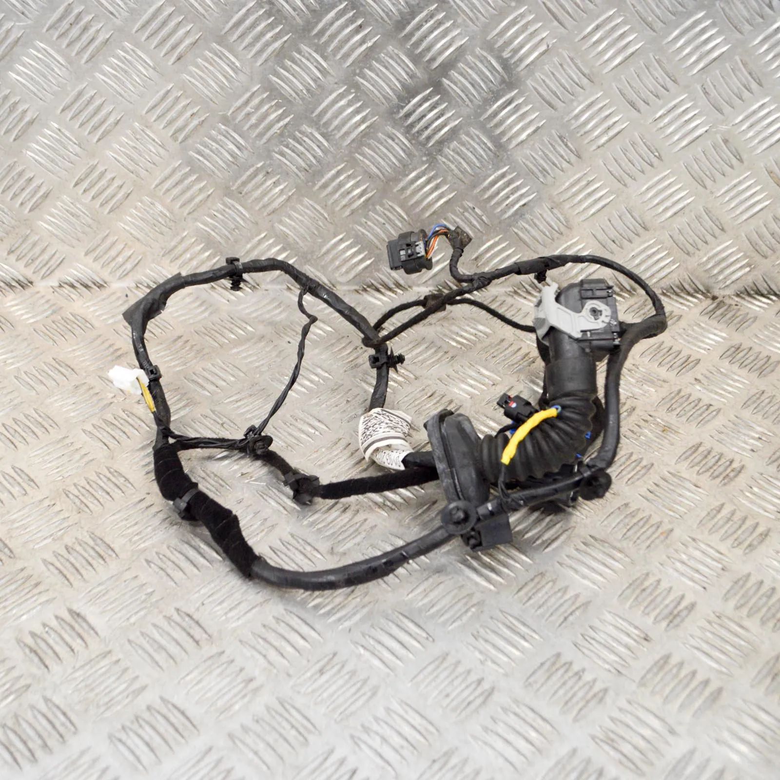 Maserati Ghibli Door wiring — front left Door wiring — front left — MASERATI GHIBLI (M15...