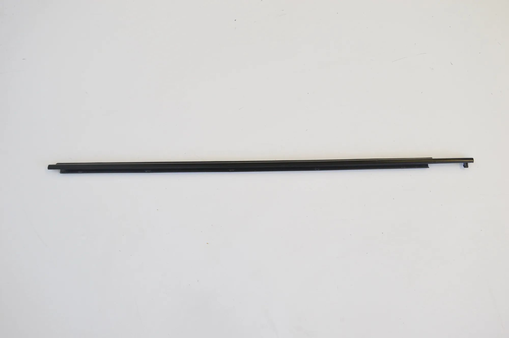Toyota Land Cruiser 150 Door window strip — front left Door window strip — front left — TOYOTA LAND CR...