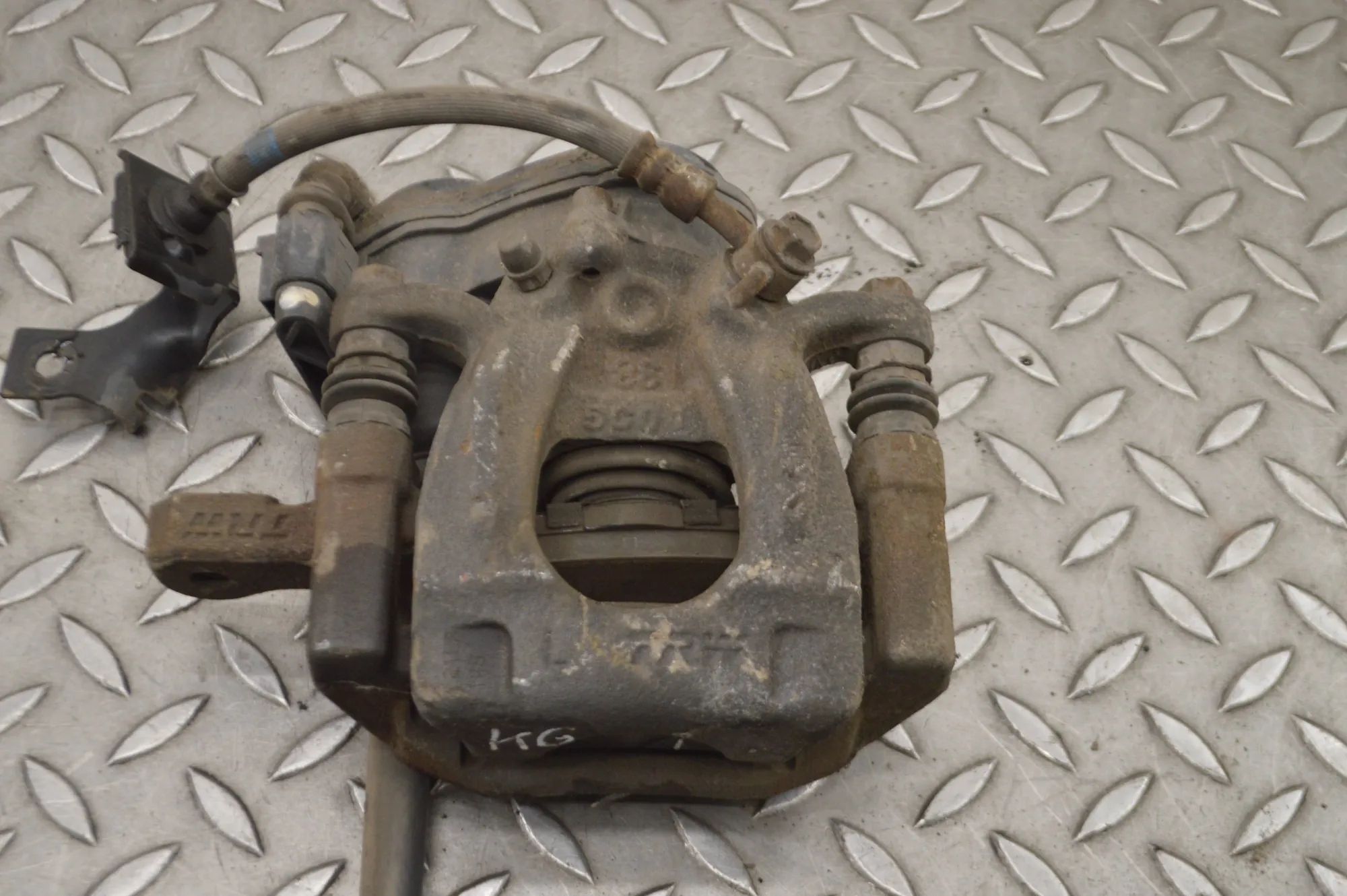 Nissan X-Trail / Rogue Brake caliper — rear left Brake caliper — rear left — NISSAN X-TRAIL (T32...