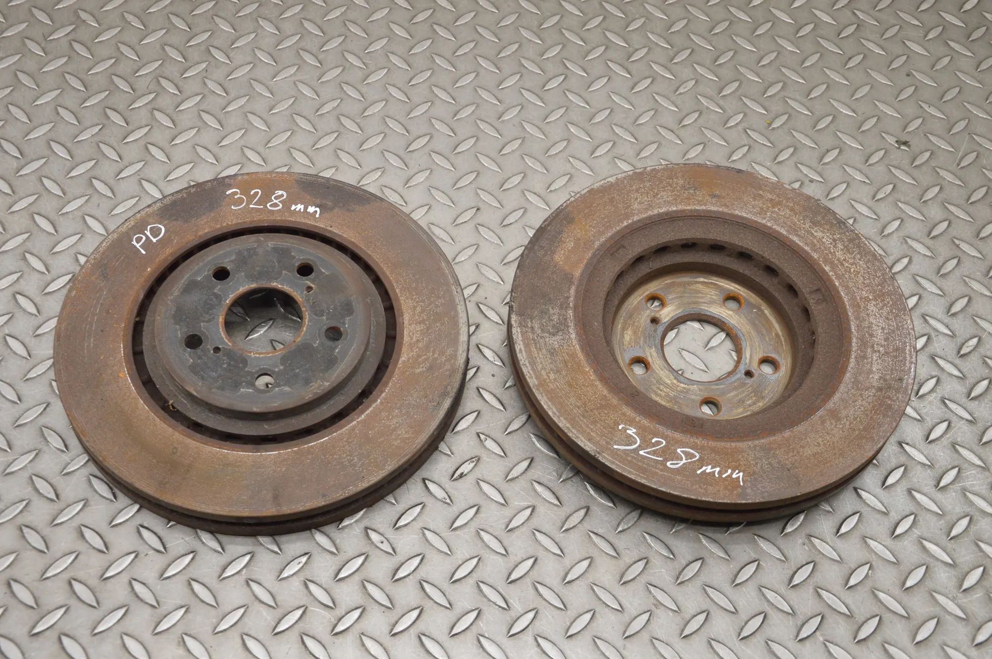 Toyota RAV4 (XA40) Front Brake Disc Kit Front Brake Disc Kit — TOYOTA RAV (4 V XA50) (2...