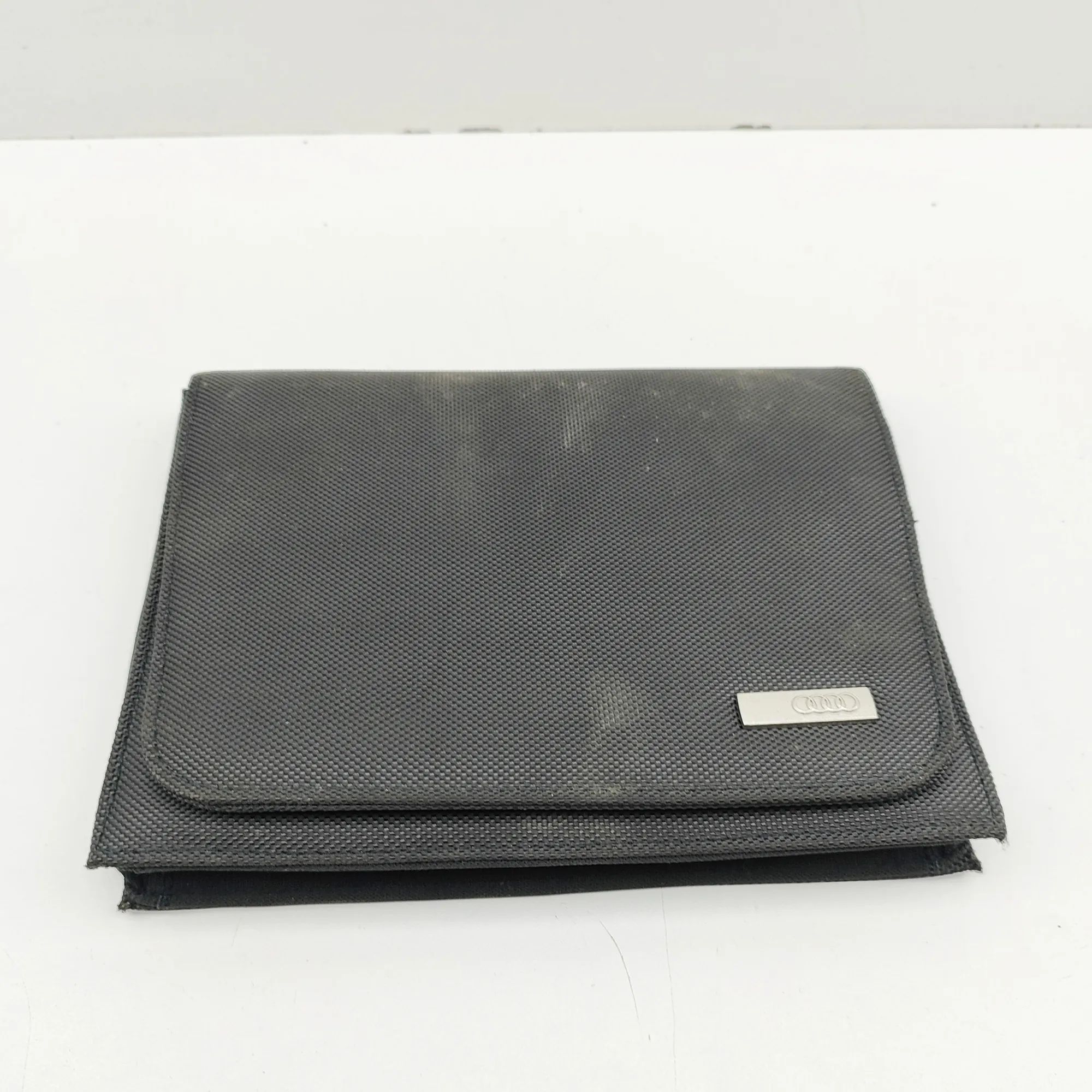 Audi Q3 (F3) Service book Service book — AUDI Q3 (F3) (2018-...) — 83A012...