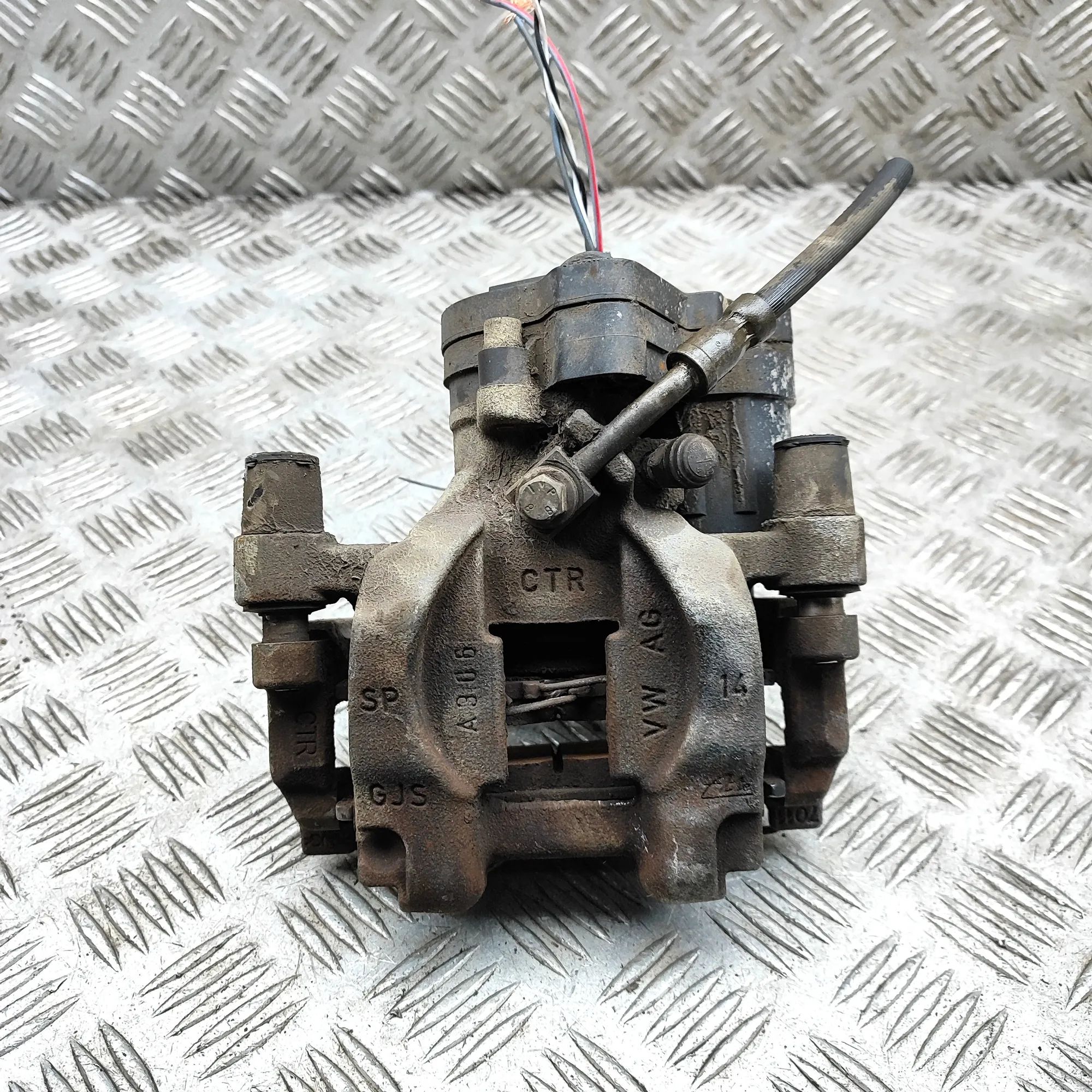 Volkswagen Tiguan Brake caliper — rear left Brake caliper — rear left — VW TIGUAN (AD1) (20...