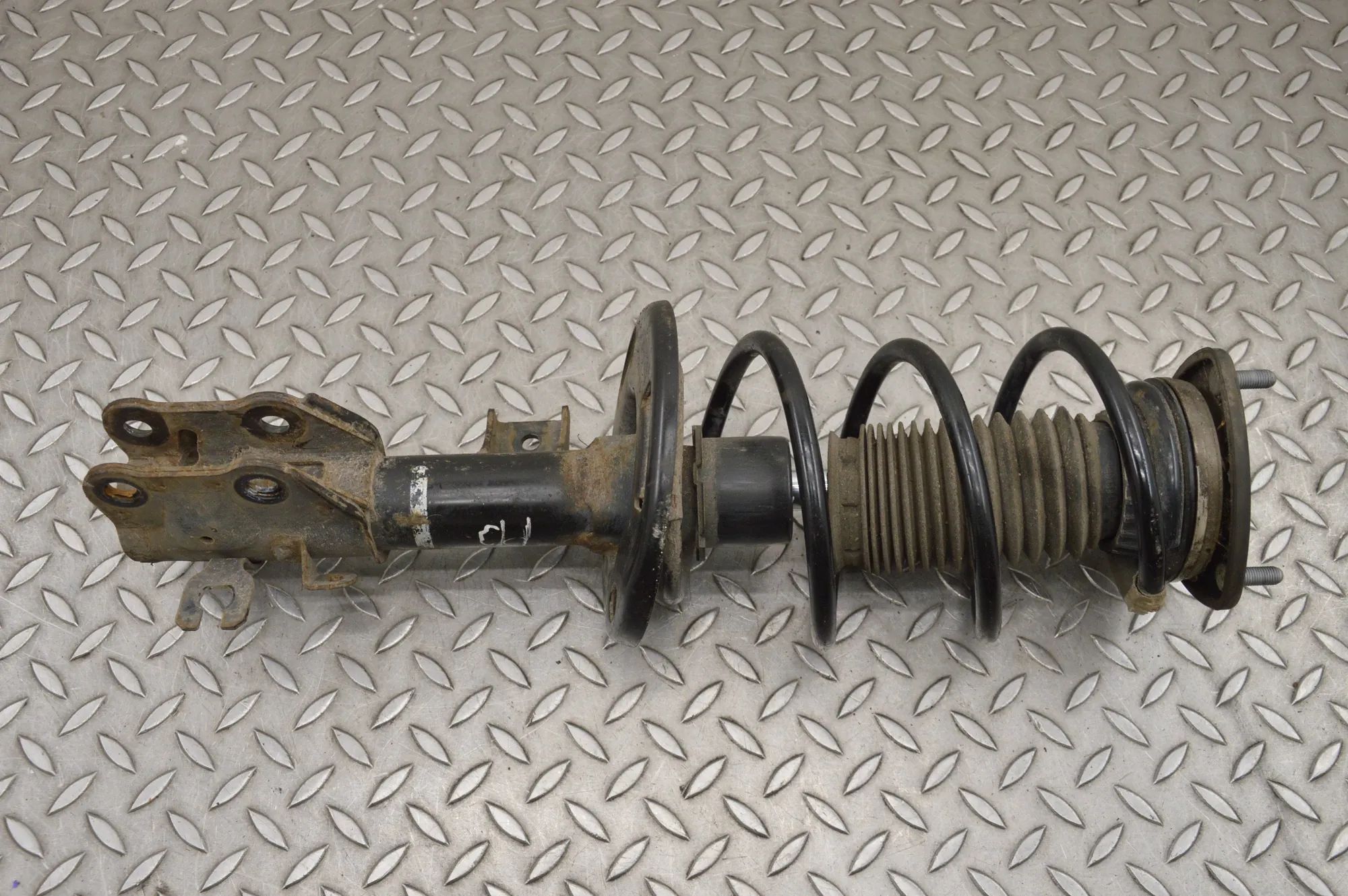 Mazda 3 (BM / BN) Shock absorber — front right Shock absorber — front right — MAZDA 3 (BM) (20...