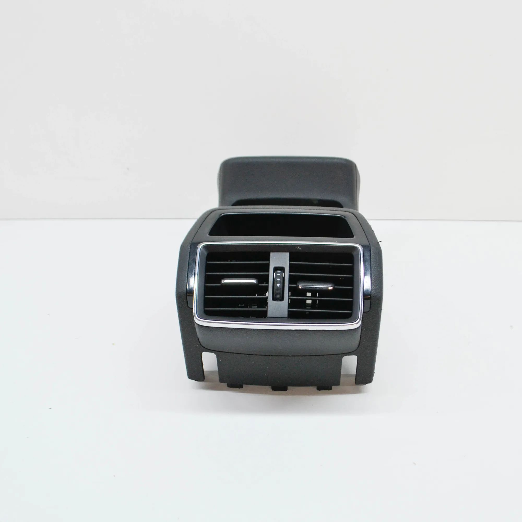 Skoda Karoq Centre console air vent Centre console air vent — SKODA KAROQ (NU7) (20...