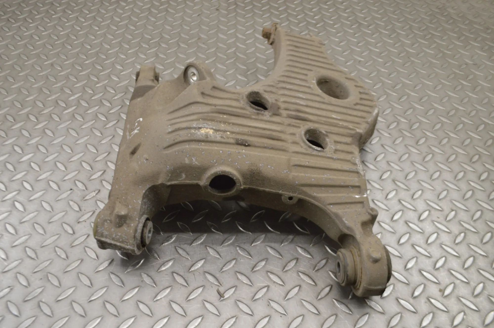 Land Rover Range Rover Sport (L494) Rear Left Lower Control Arm Rear Left Lower Control Arm — LAND ROVER RANGE ...