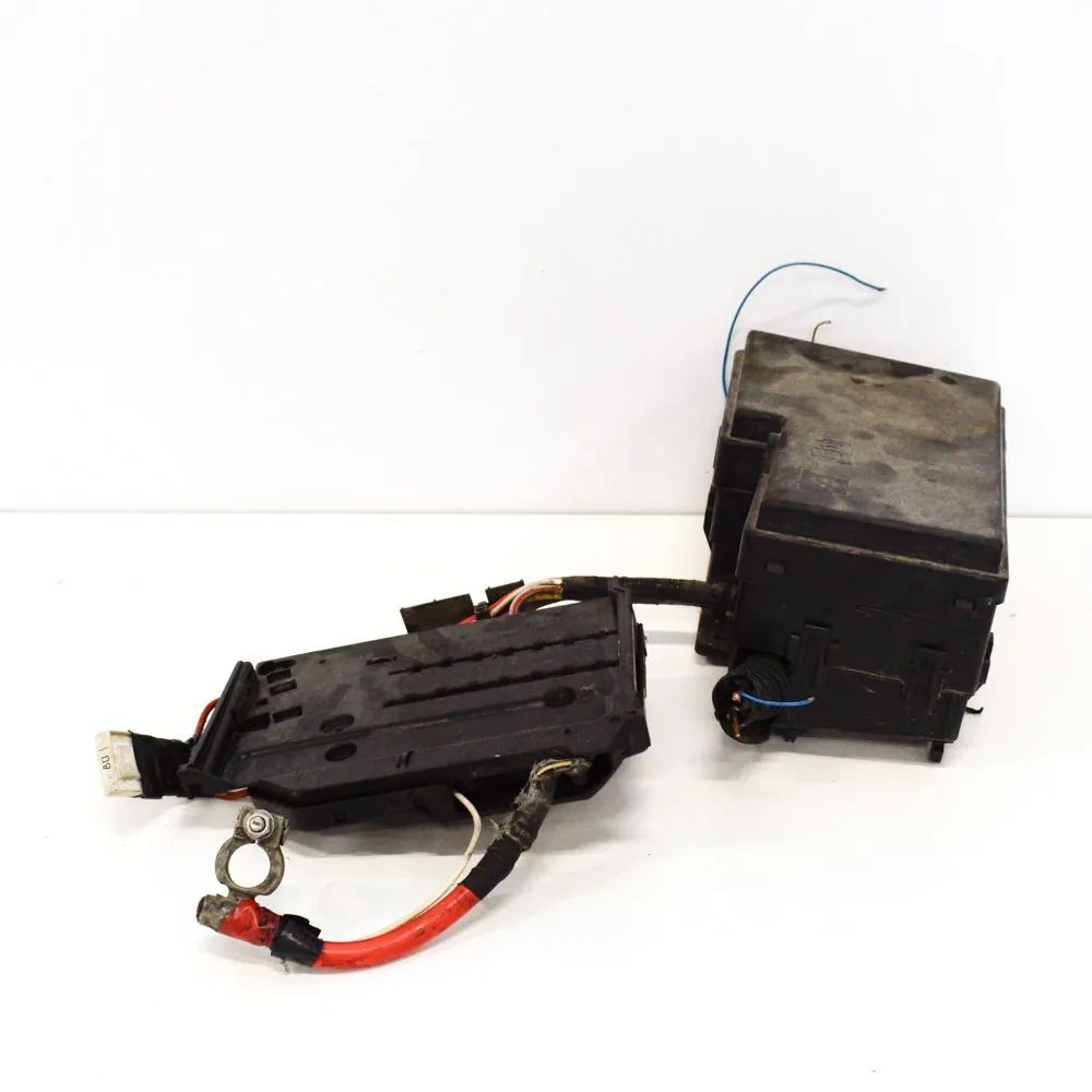 Ford Focus Fuse box Fuse box — FORD FOCUS (III) (2010-2020) — AV6T-...
