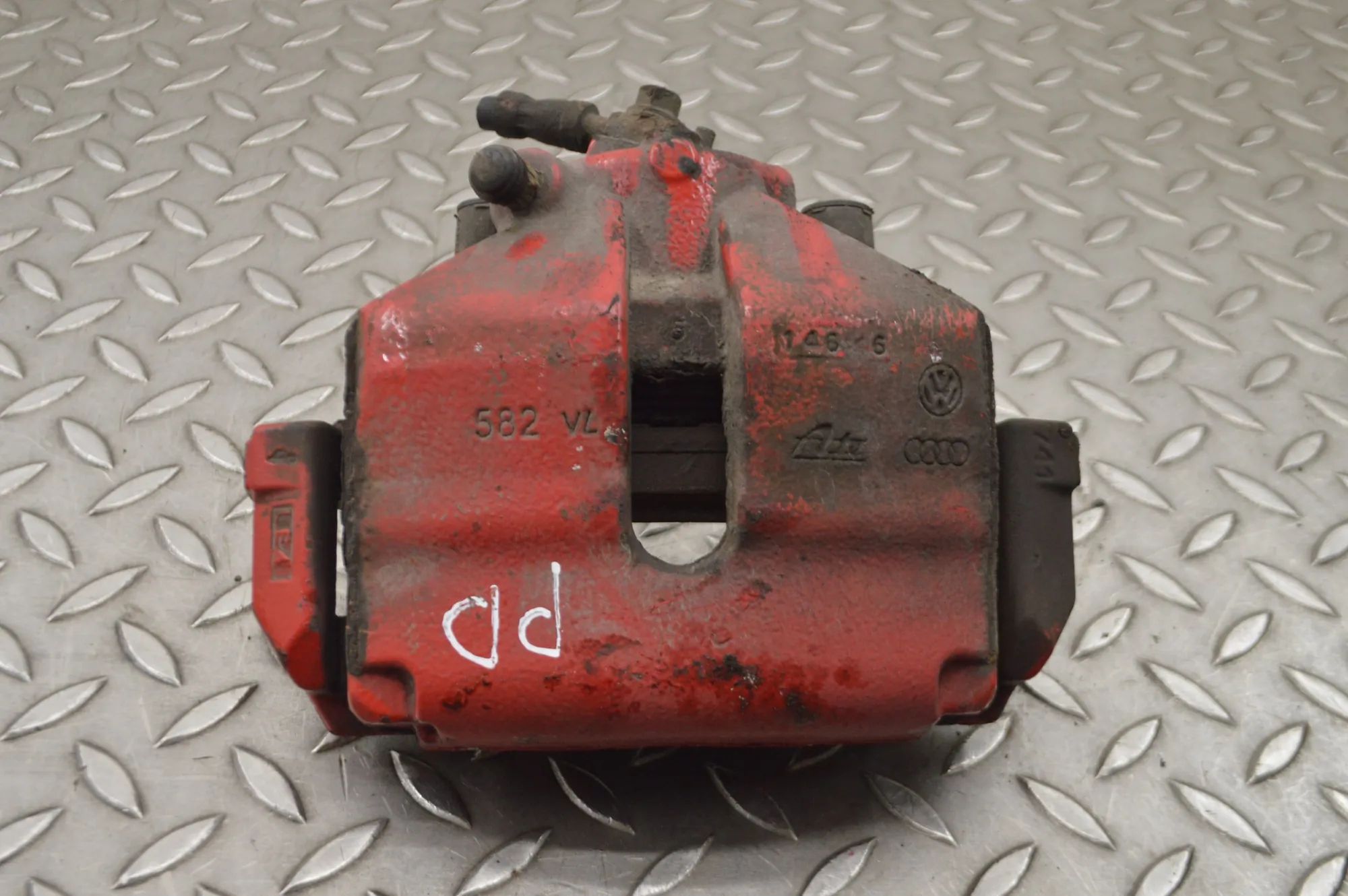 Volkswagen Golf 4 Brake caliper — front right Brake caliper — front right — VW GOLF (V 1K1) (...