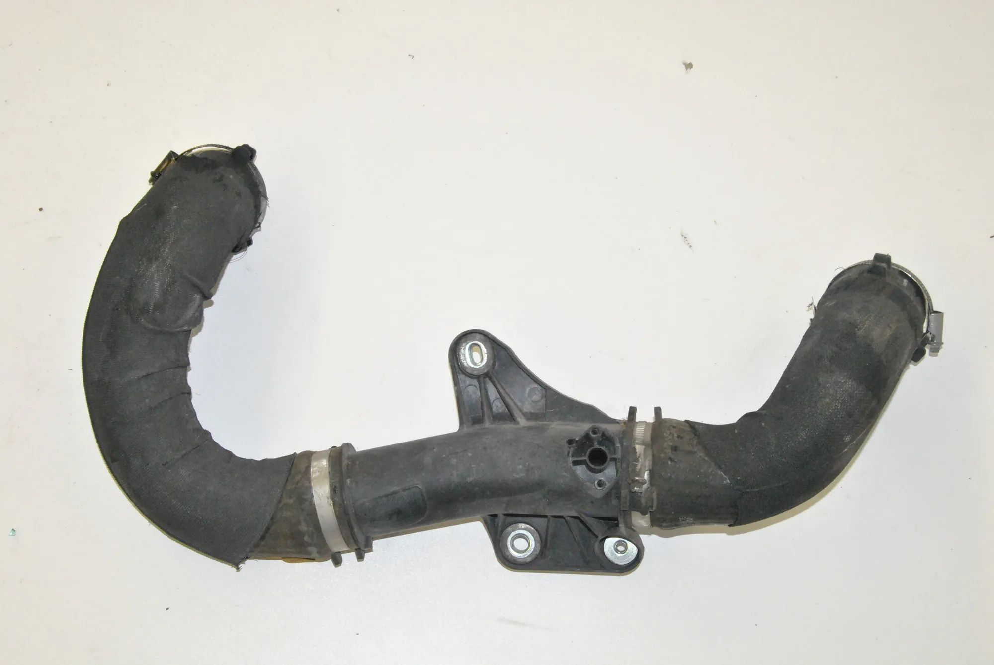 Audi Q5 (8R) Intercooler hose — left Intercooler hose — left — AUDI Q5 (8R) (2008-20...
