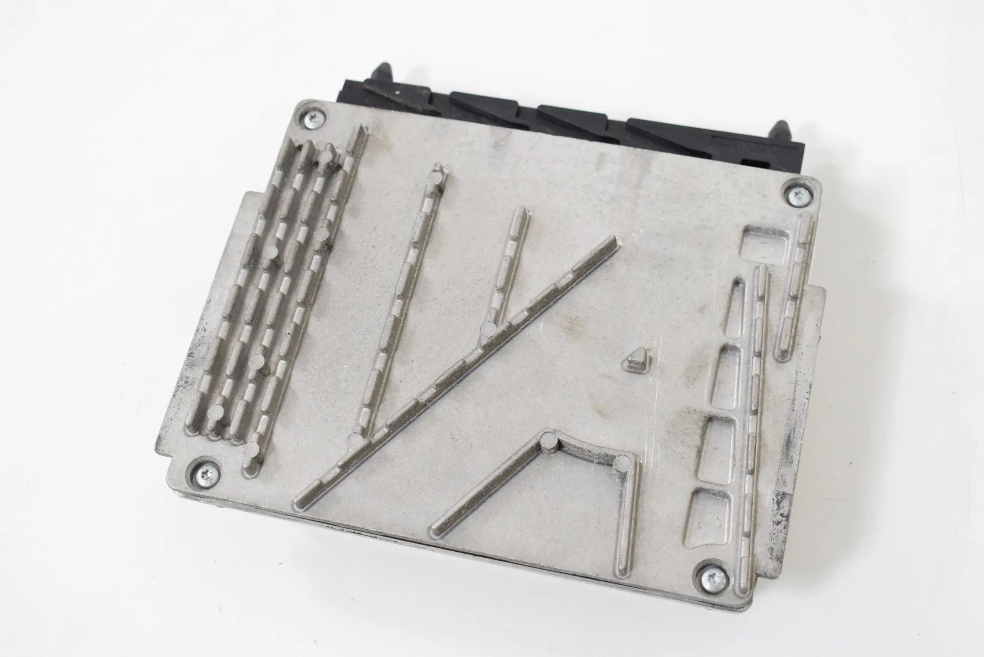 Volvo S80 Engine Control Unit Engine Control Unit — VOLVO S80 I (TS, XY) (199...