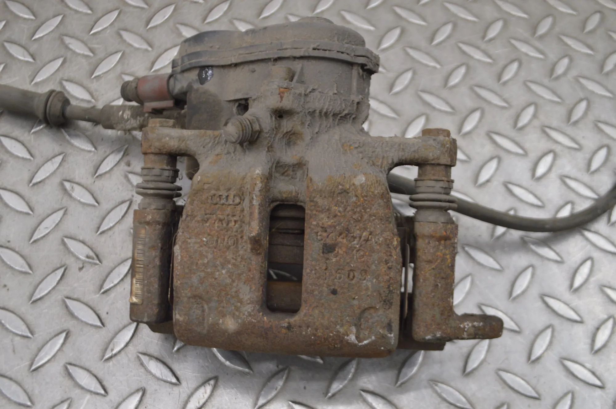Audi A5 (B8) Brake caliper — rear right Brake caliper — rear right — AUDI A5 (Sportback...