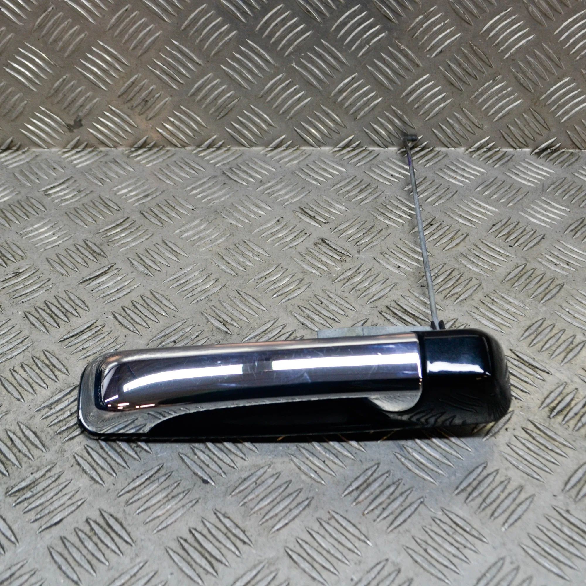 Dodge Ram Exterior door handle — rear left Exterior door handle — rear left — DODGE RAM (1...