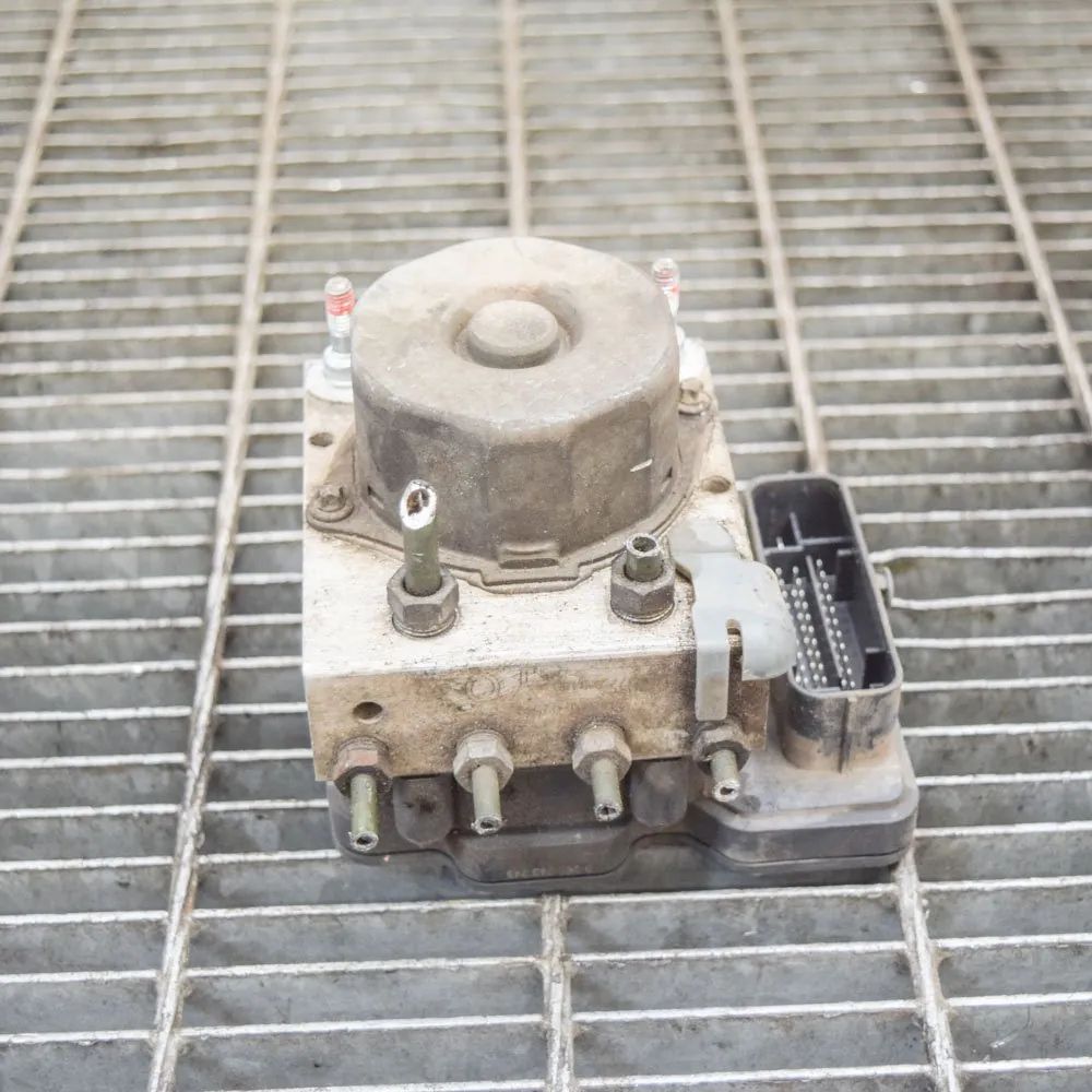 Toyota Auris ABS Hydraulipumppu ABS Pump — TOYOTA AURIS (TOURING SPORTS _E18_) ...
