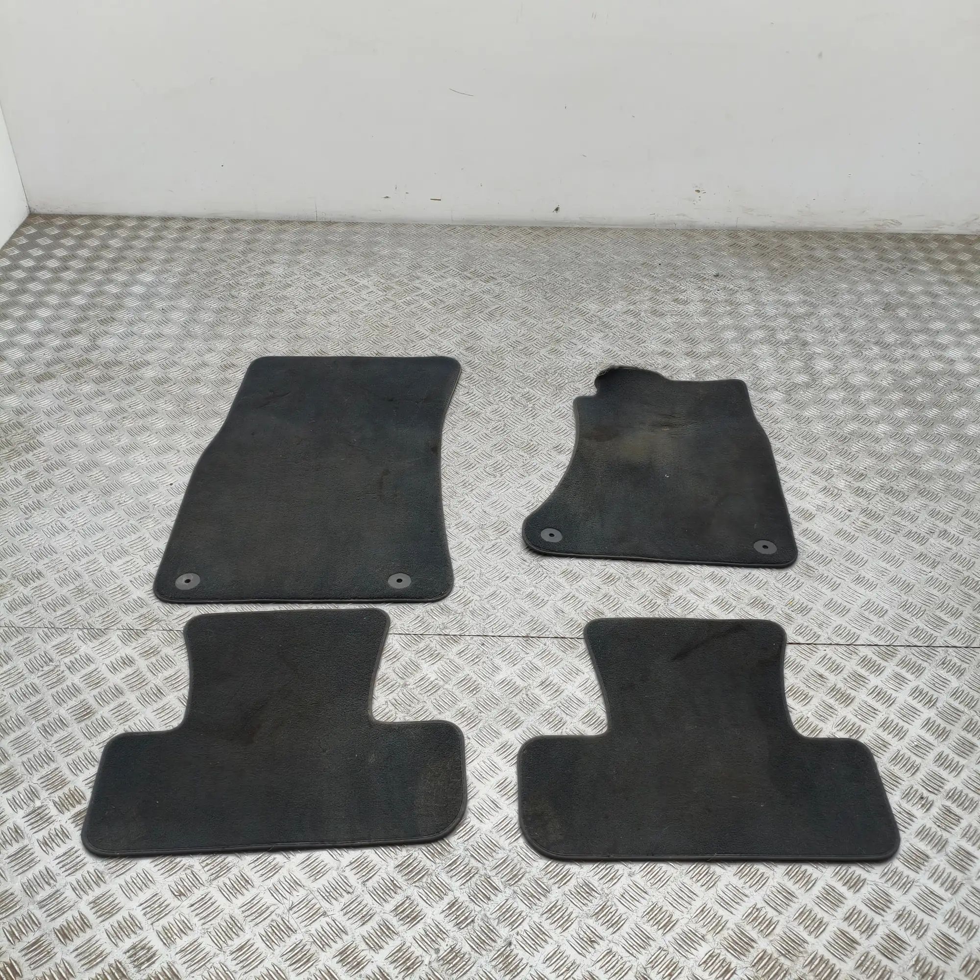Audi Q5 (8R) Floor Mat Set Floor mat set — AUDI Q5 (8R) (2008-2017) — 8R28...