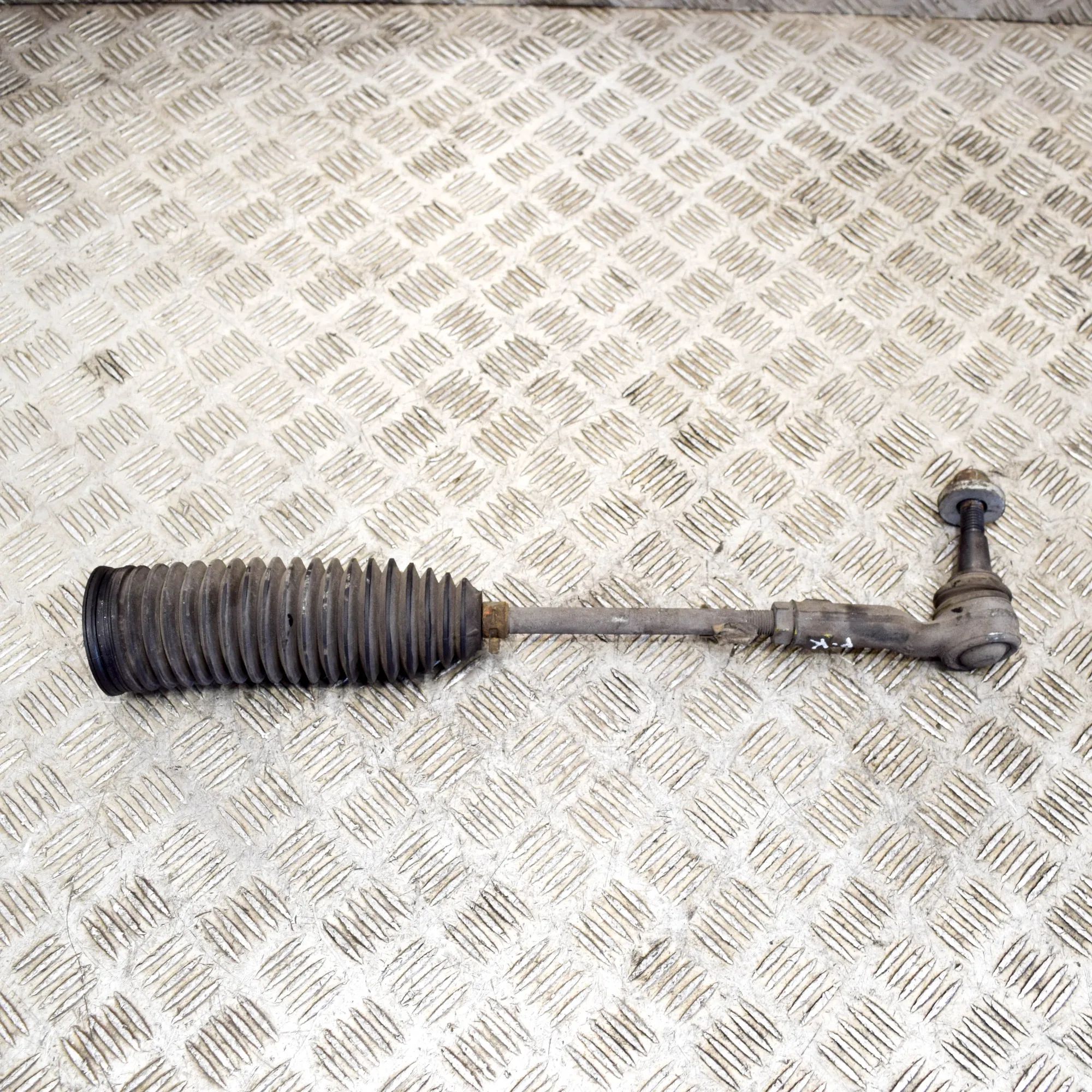 Land Rover Range Rover Sport (L494) Steering tie rod — left Steering tie rod — left — LAND ROVER RANGE ROVE...