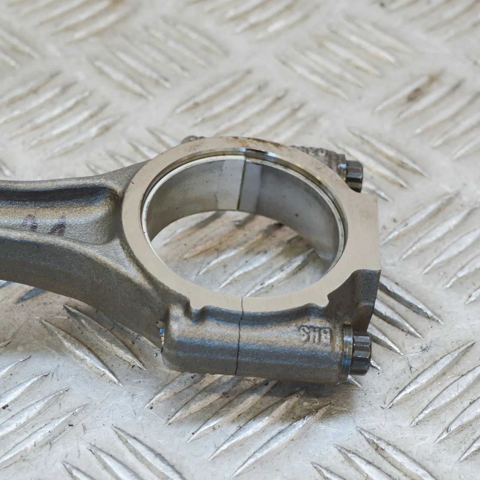 Audi A4 (B8) Piston Piston — AUDI A4 (Avant 8K5, B8) (2007-2015) — ...