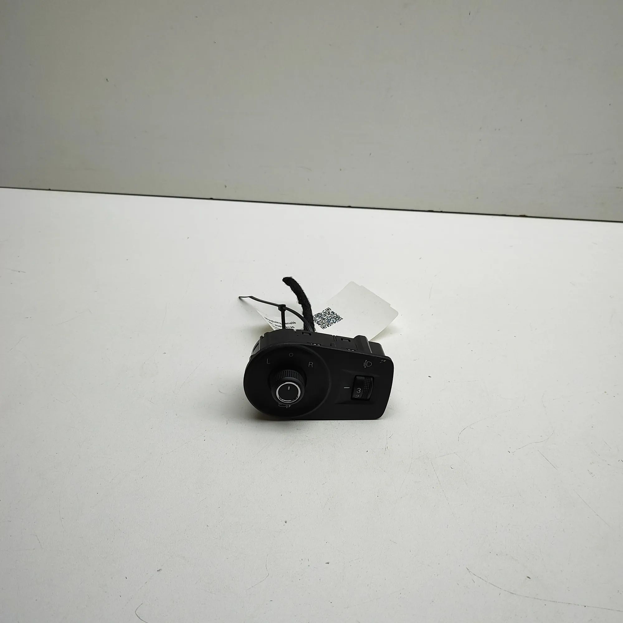 MG ZS Mirror Adjustment Switch Mirror Adjustment Switch — MG ZS (SUV) (2017-.....