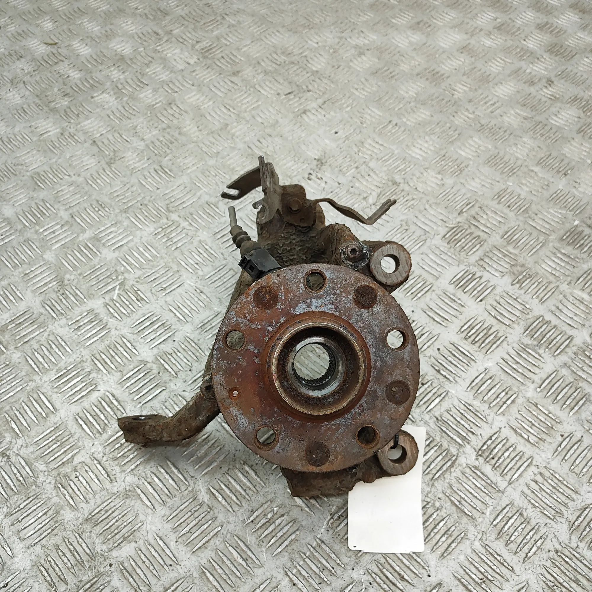 Audi A3 (8V) Front Right Wheel Hub Front Right Wheel Hub — AUDI A3 (Sportback 8VA,...