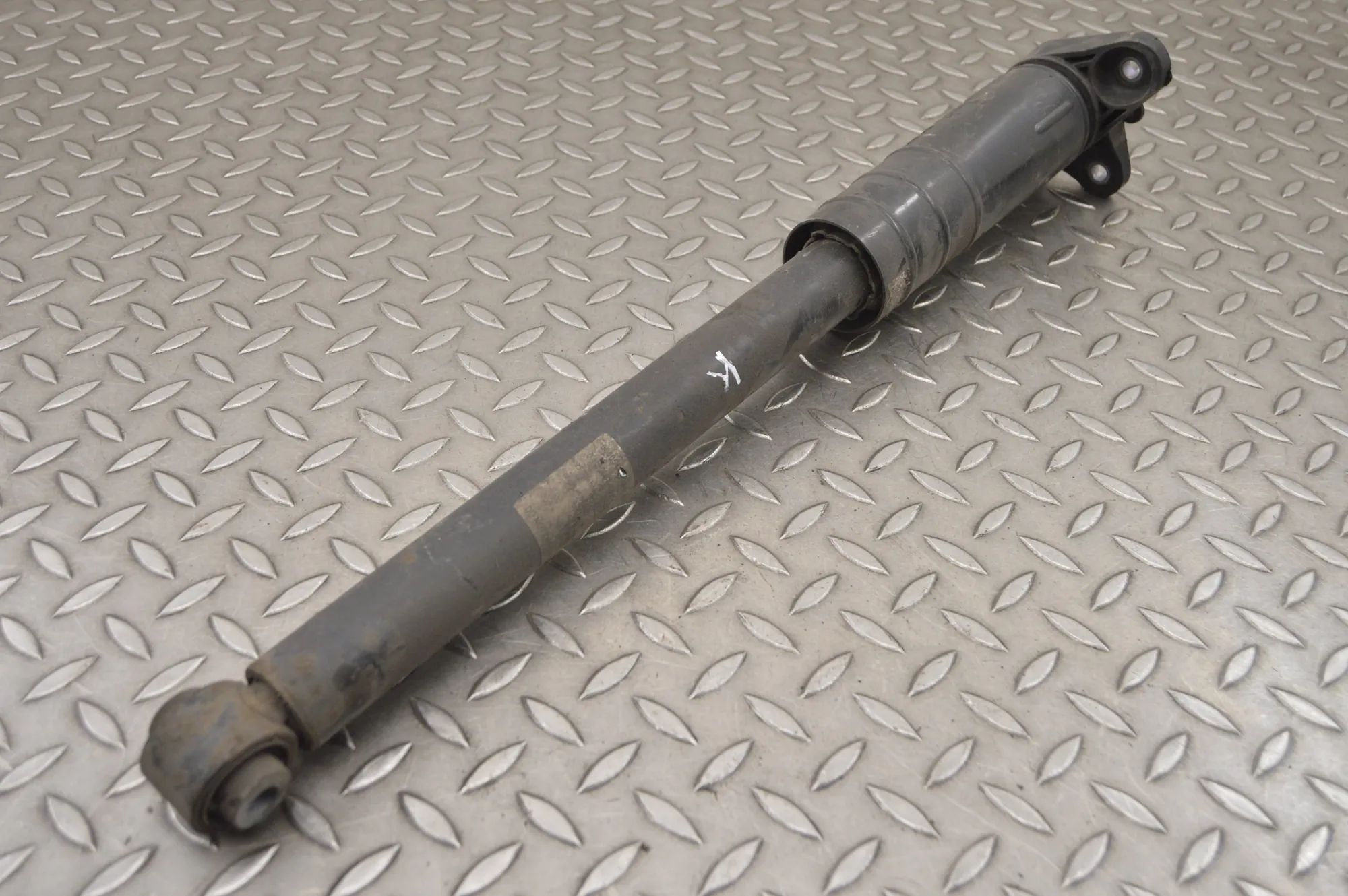 Alfa-Romeo Giulia (952) Shock absorber — rear left Shock absorber — rear left — ALFA ROMEO GIULIA ...