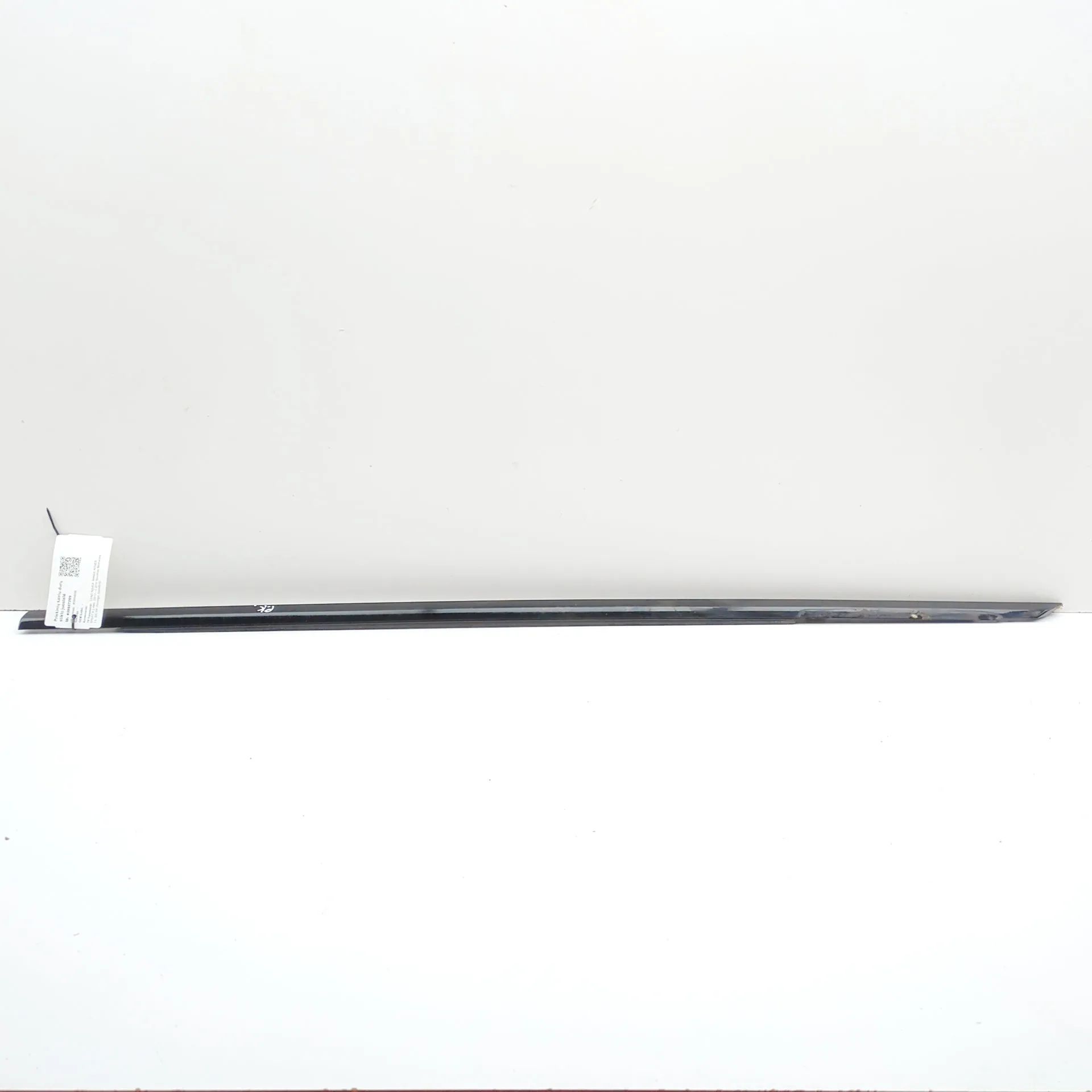 Land Rover Range Rover Sport (L494) Door window strip — front left Door window strip — front left — LAND ROVER RAN...