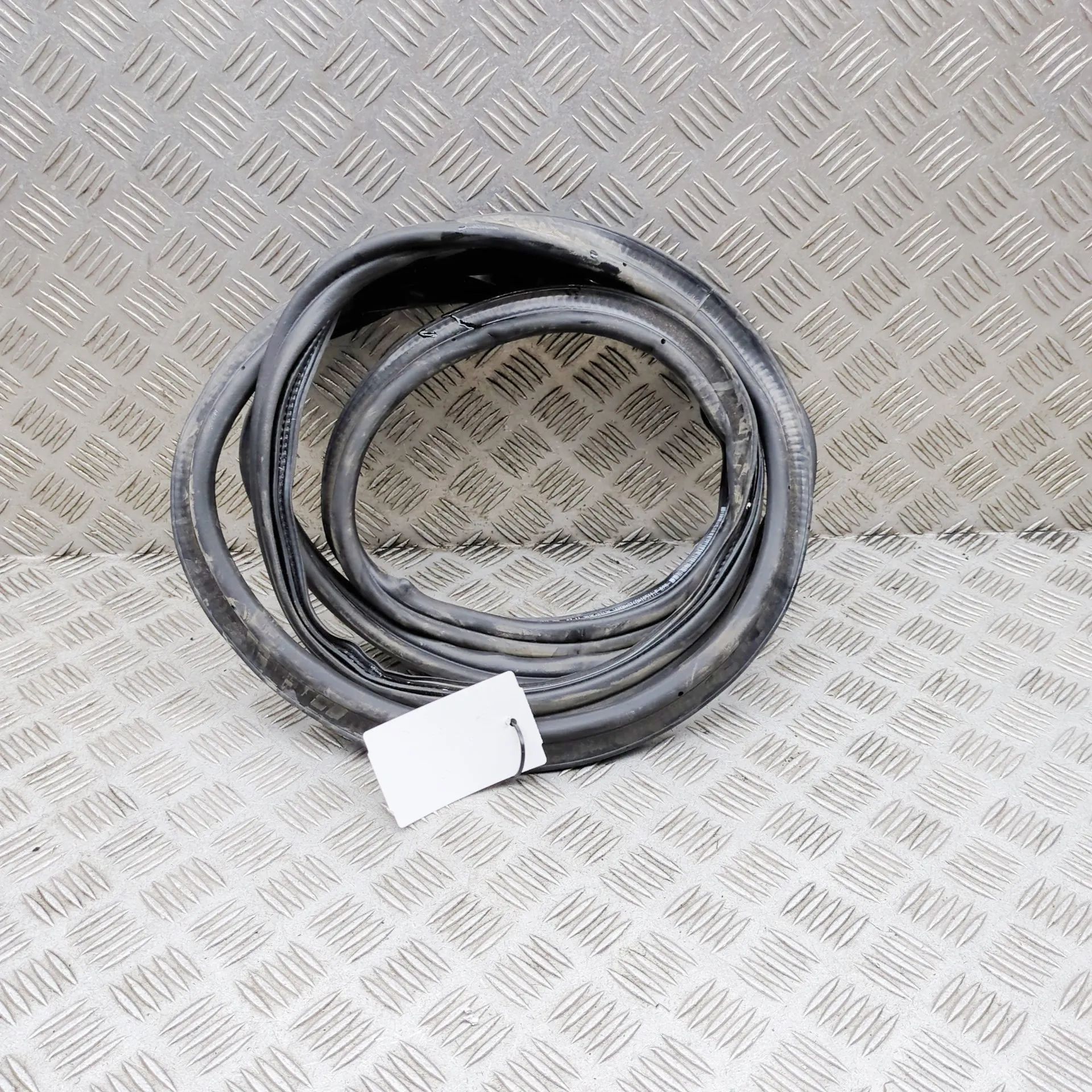 Skoda Karoq Tailgate rubber seal Tailgate rubber seal — SKODA KAROQ (NU7) (2017-...