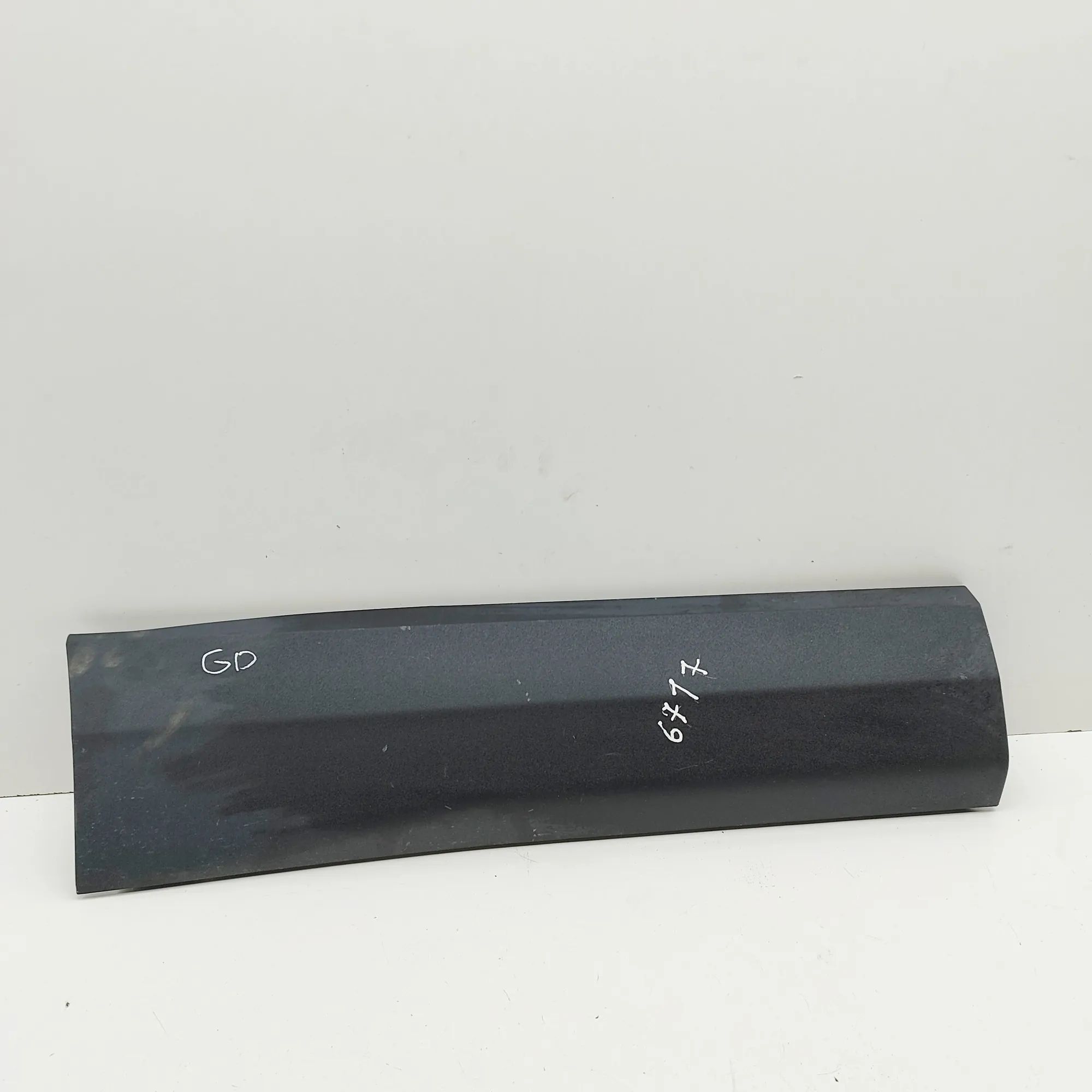 Audi Q3 (F3) Lower door moulding — rear — right Lower door moulding — rear — right — AUDI Q3 (F...