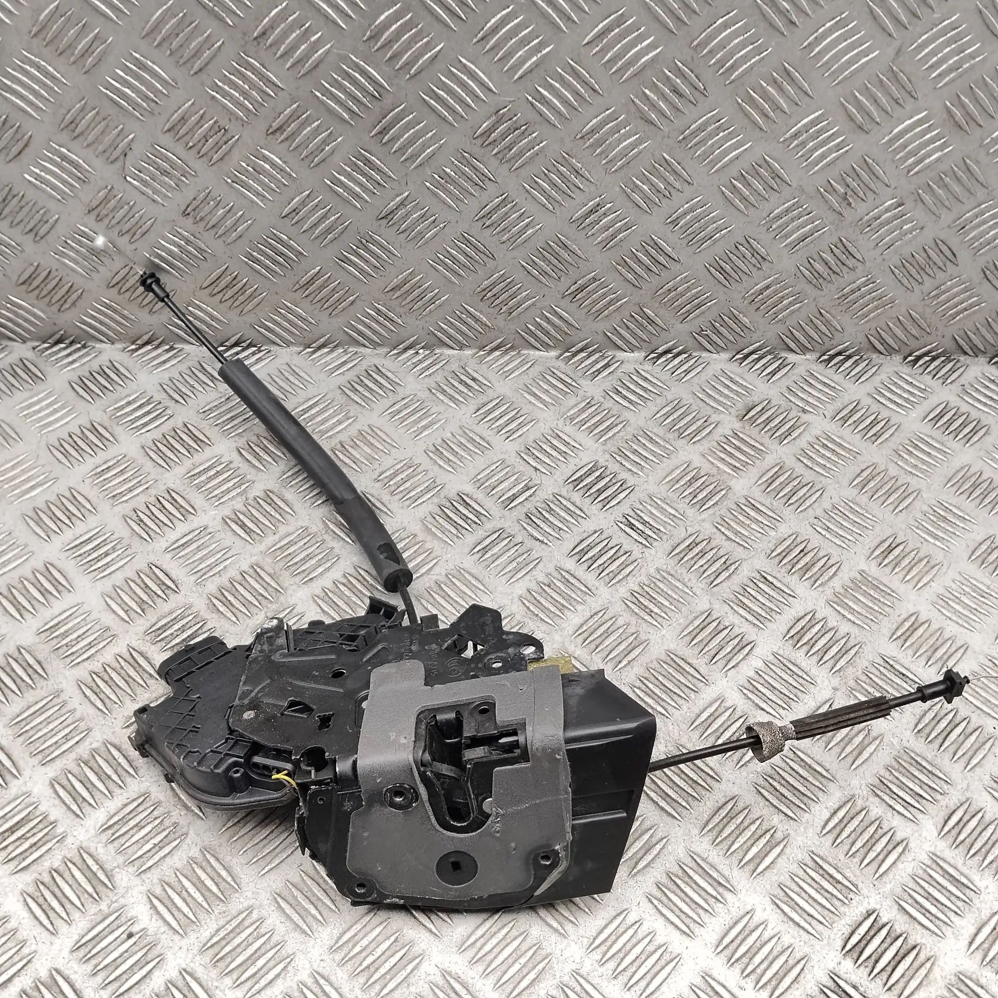 Land Rover Range Rover Sport (L494) Door lock — front right Door lock — front right — LAND ROVER RANGE ROVE...