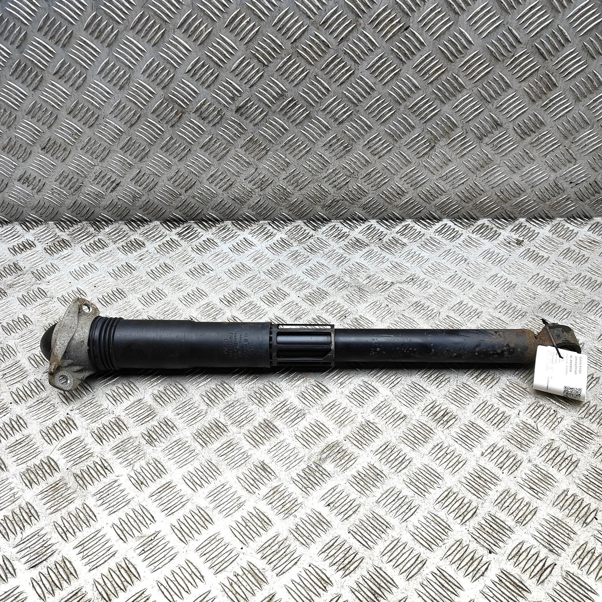 Volkswagen Tiguan Shock absorber — rear left Shock absorber — rear left — VW TIGUAN (AD1) (2...